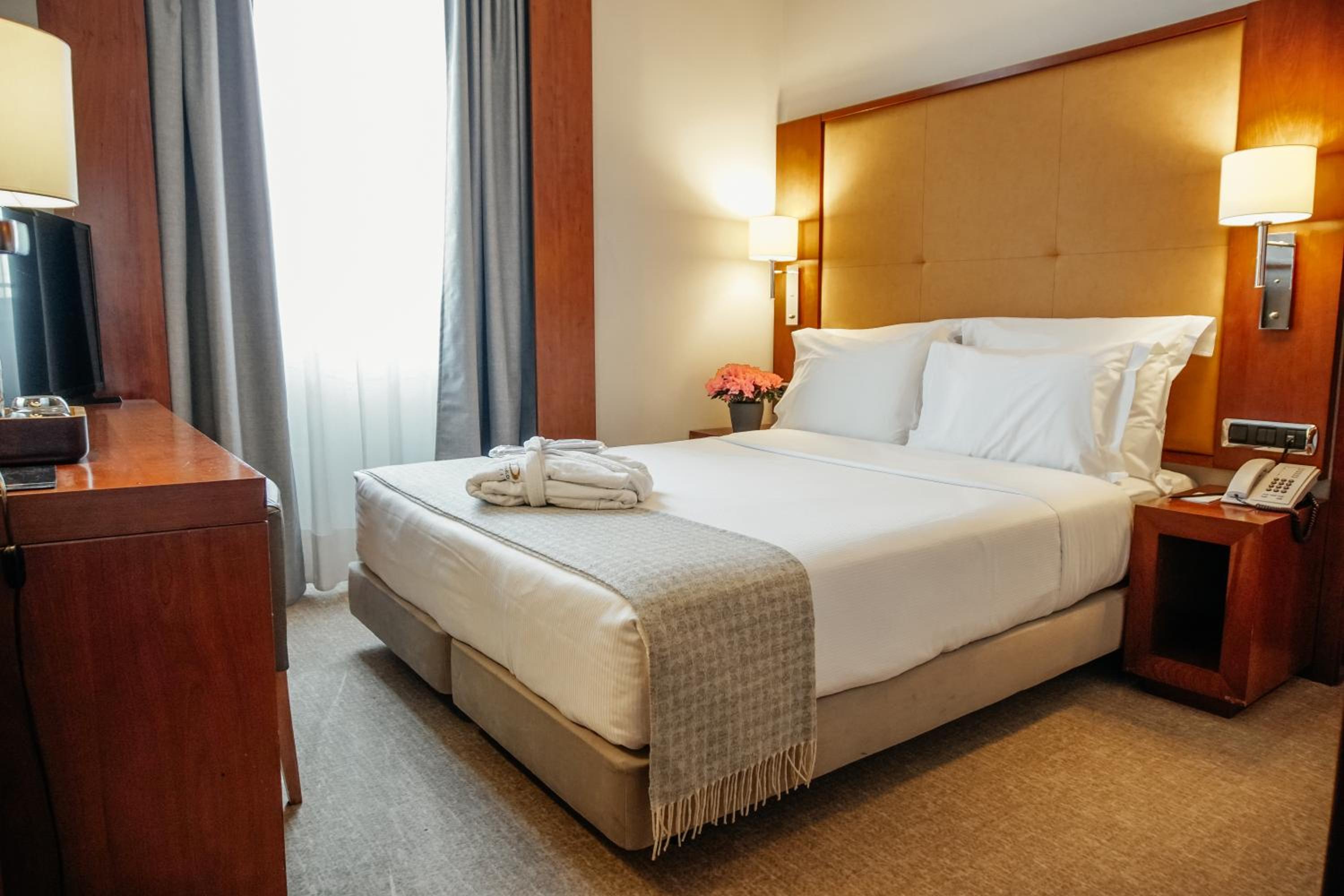 Single Room thumbnail 5