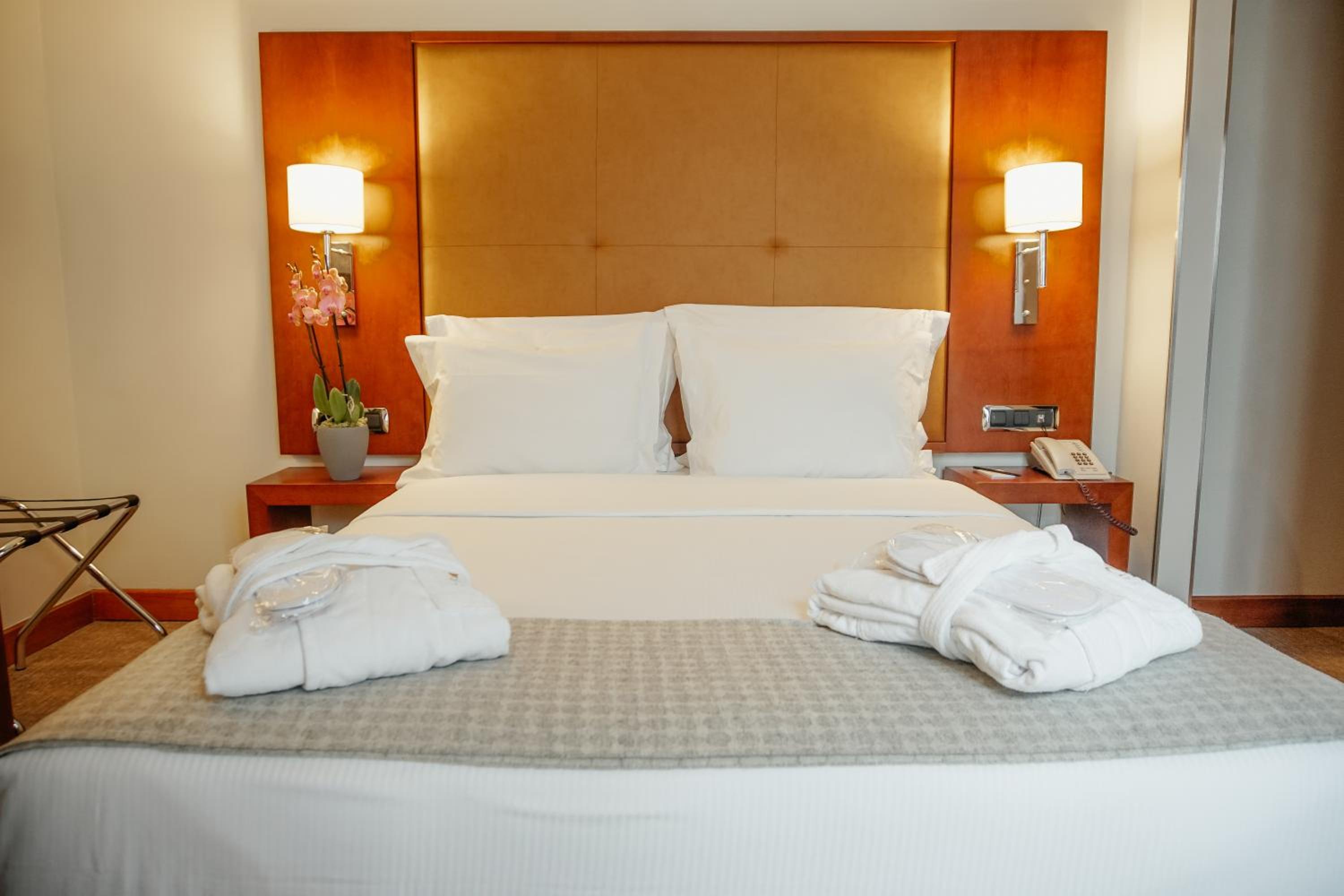 Deluxe Double or Twin Room with Private Terrace - Photo 4