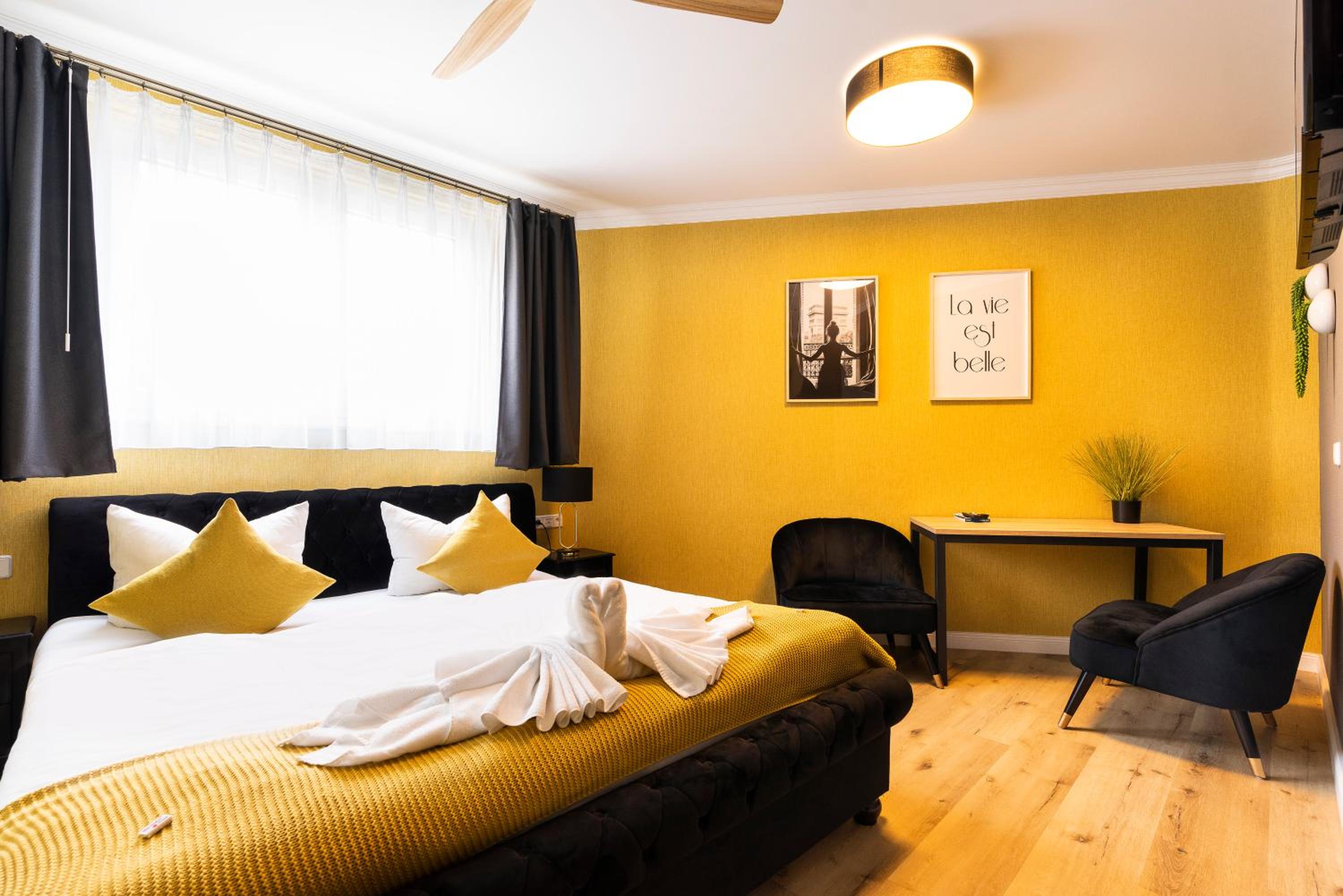 Double Room - Photo 7