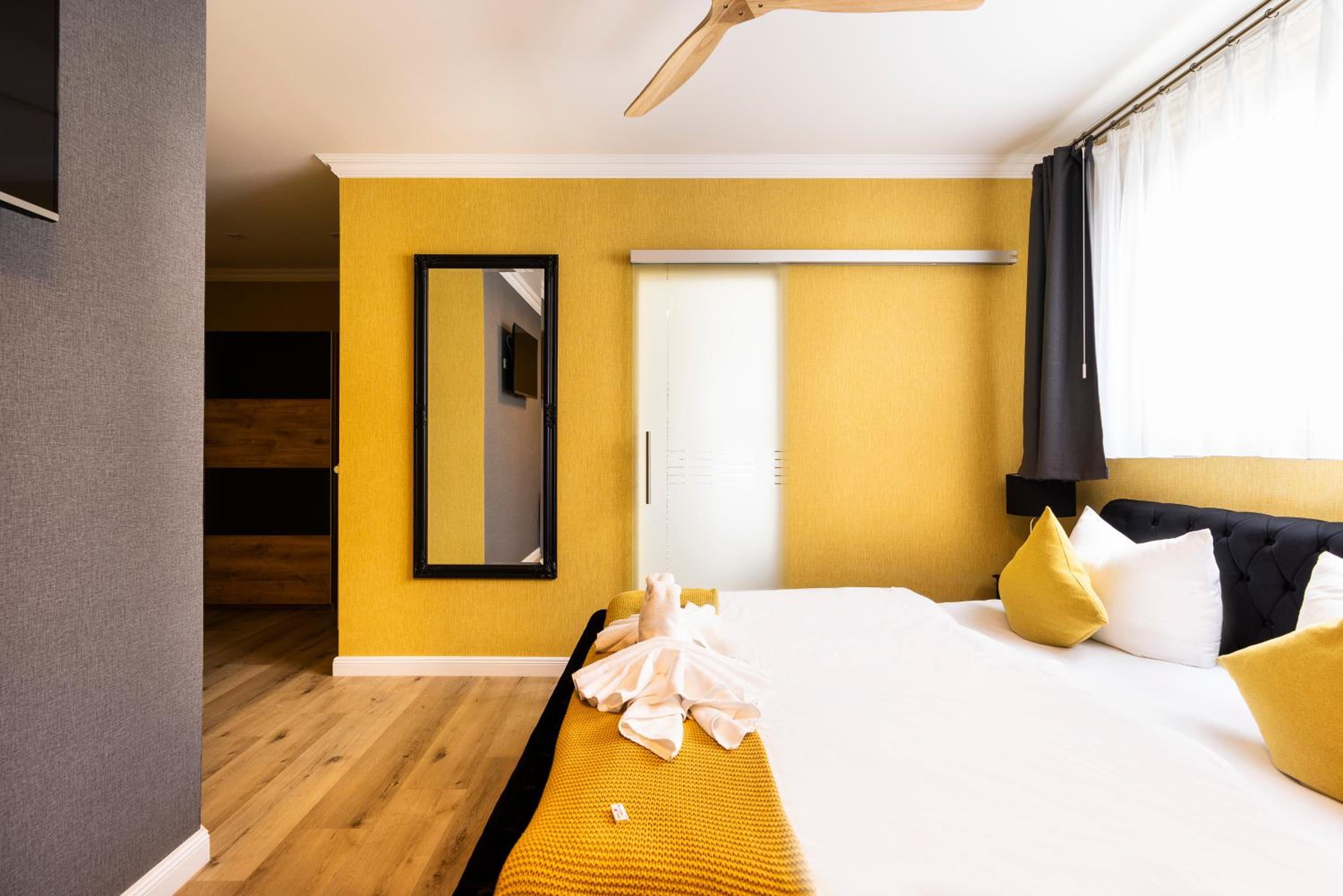 Double Room - Photo 15