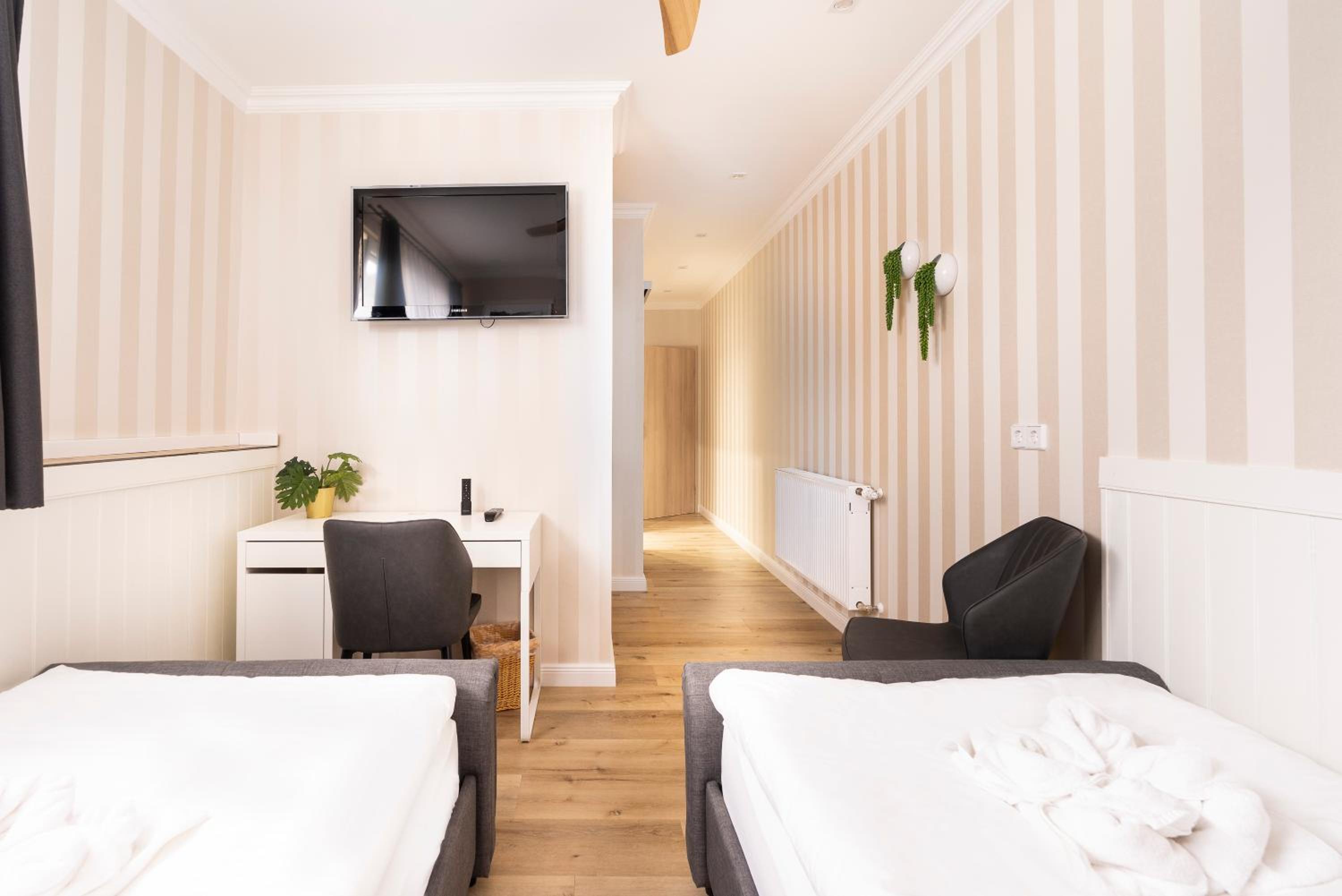 Double Room - Photo 13