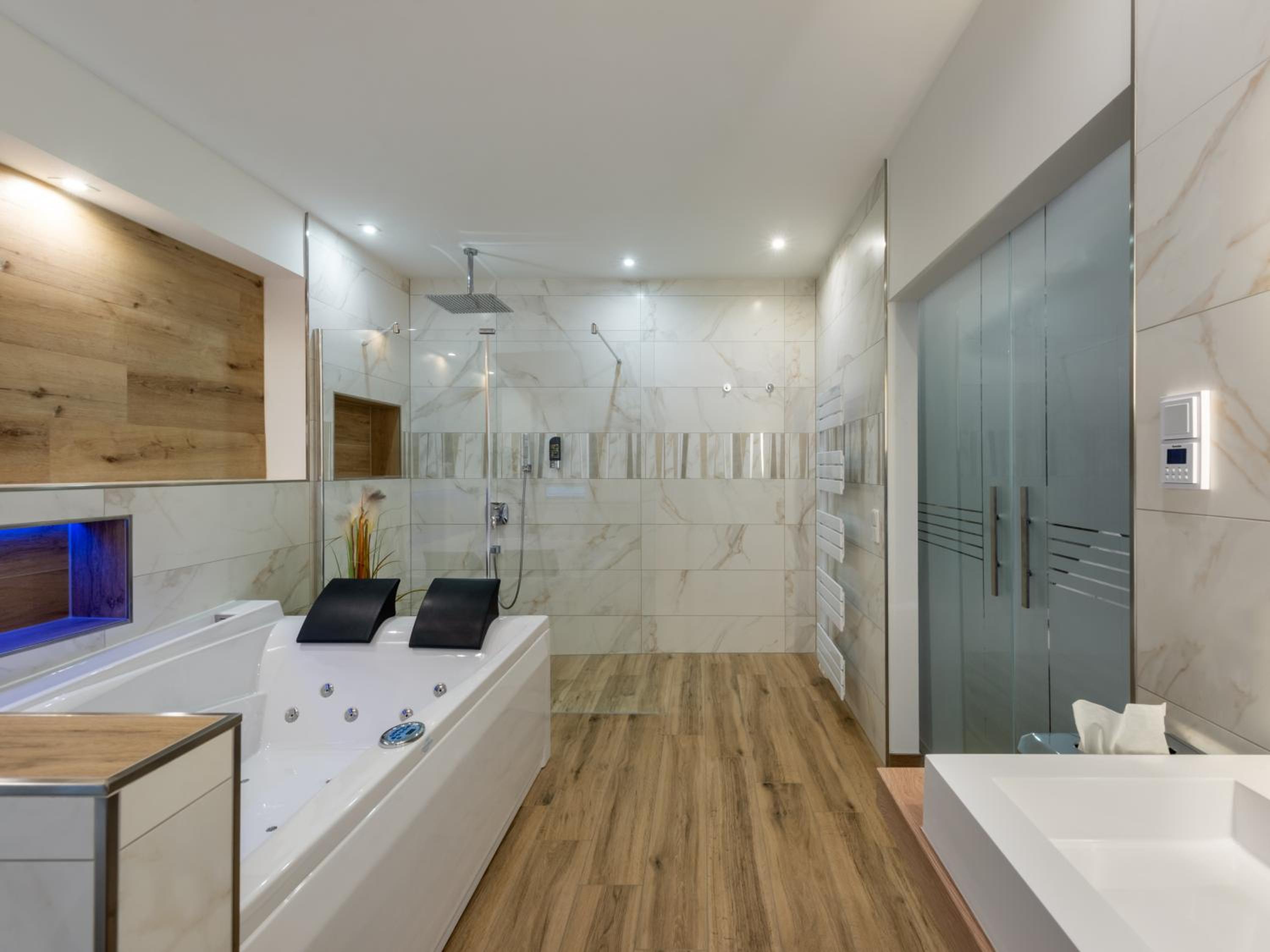 Deluxe Suite - Photo 11