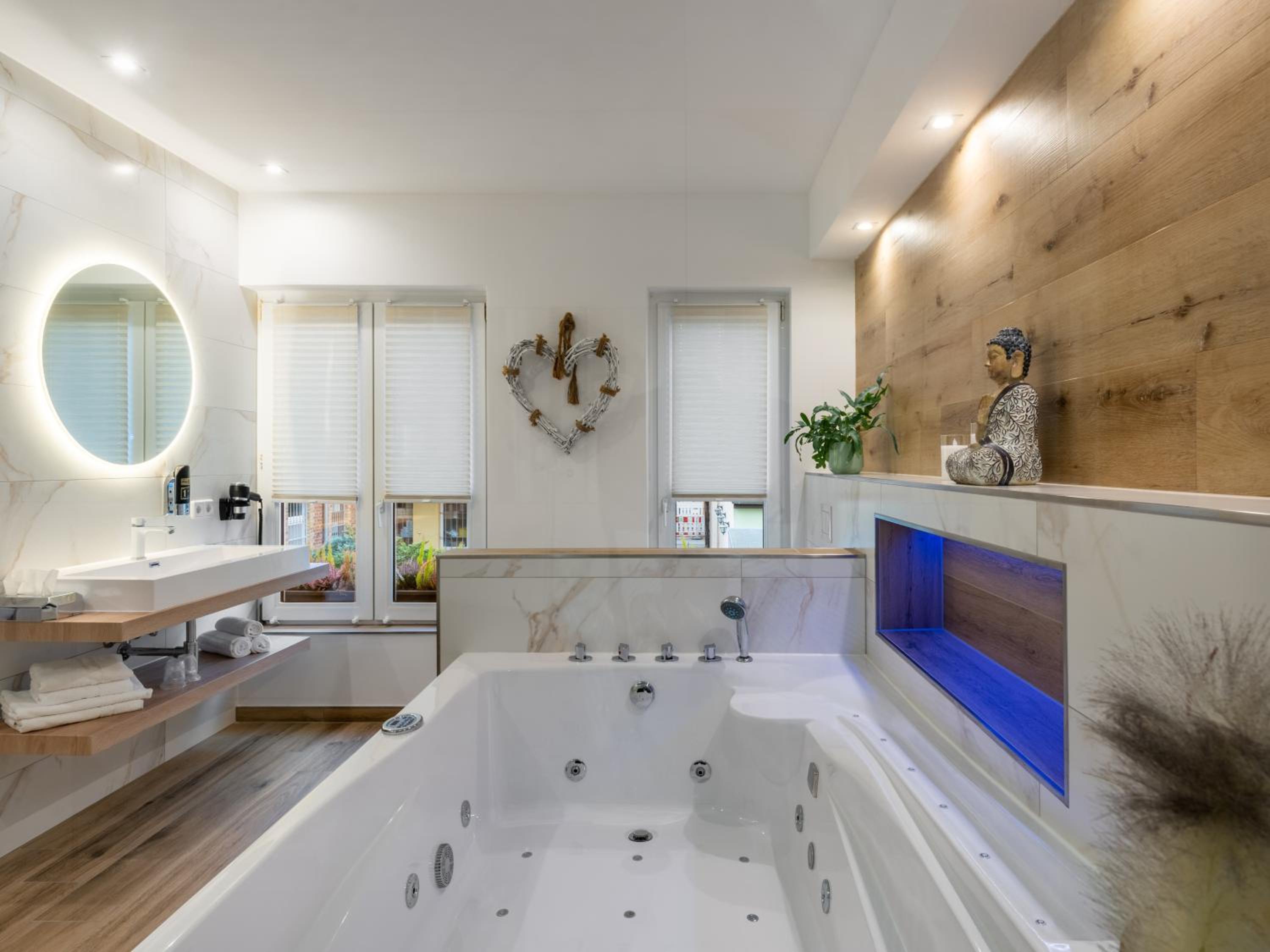 Deluxe Suite - Photo 9
