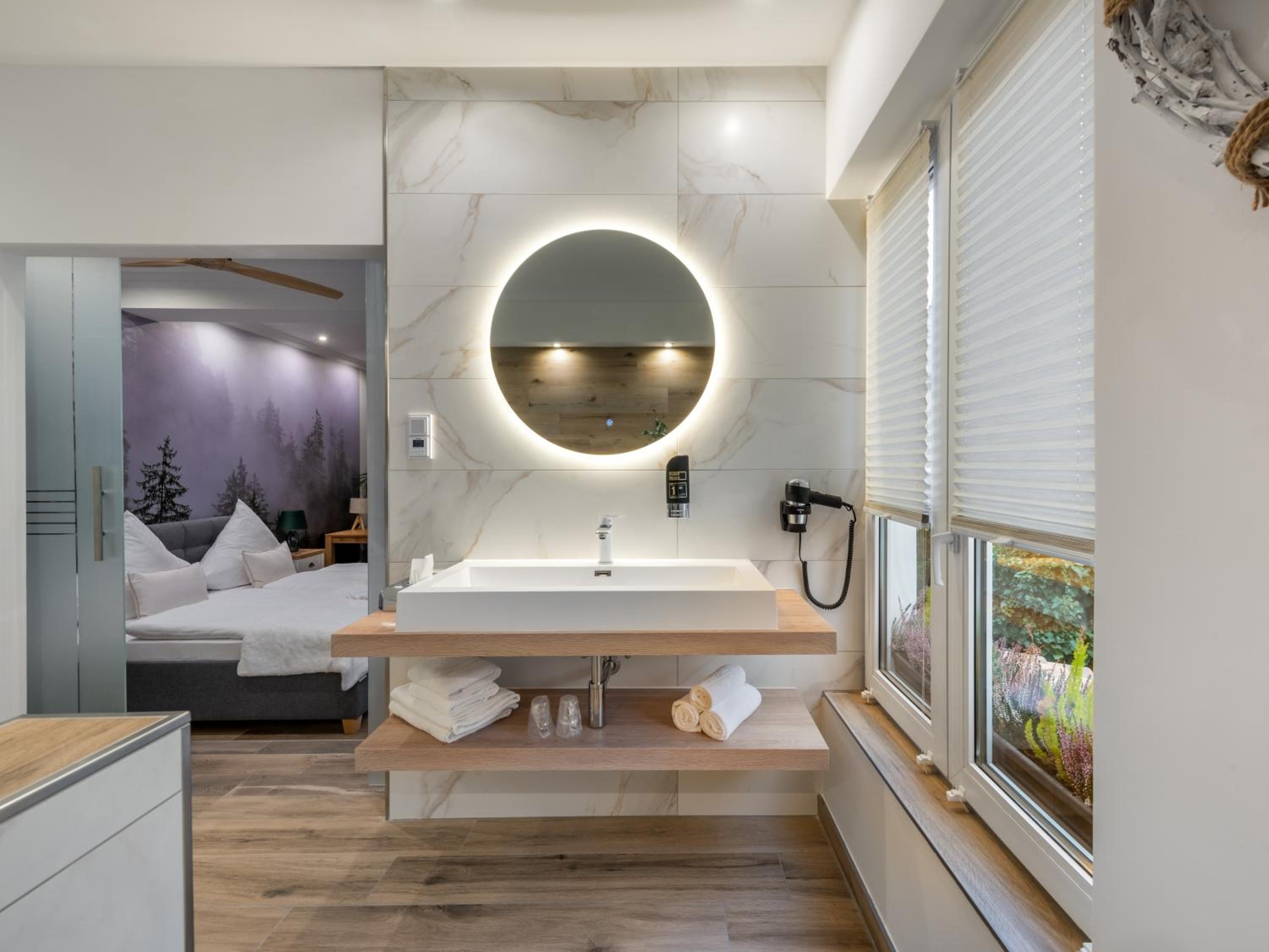 Deluxe Suite - Photo 8