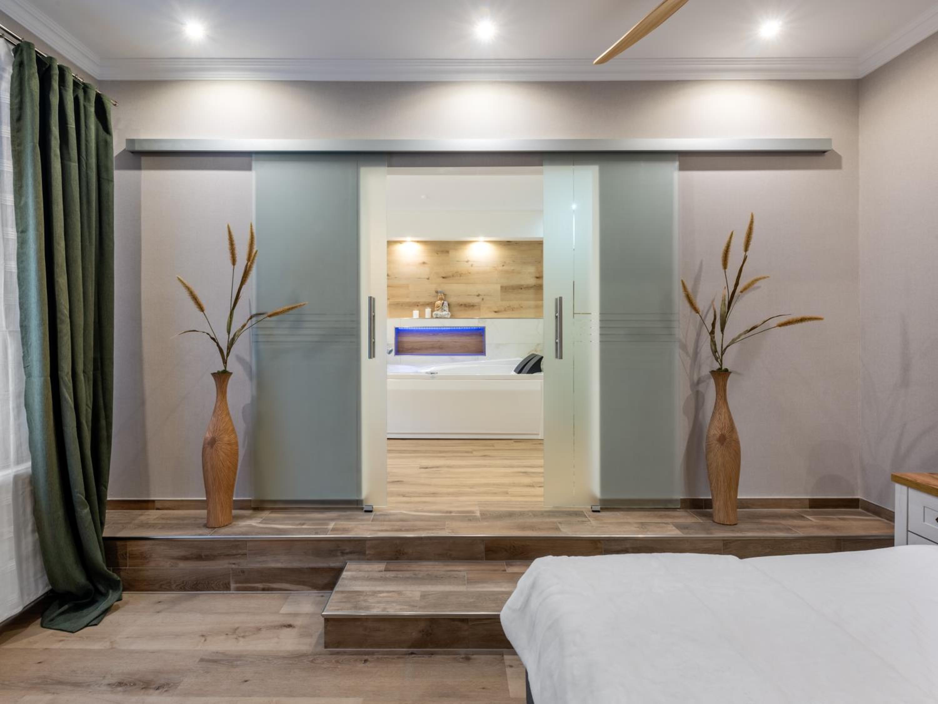 Deluxe Suite - Photo 6