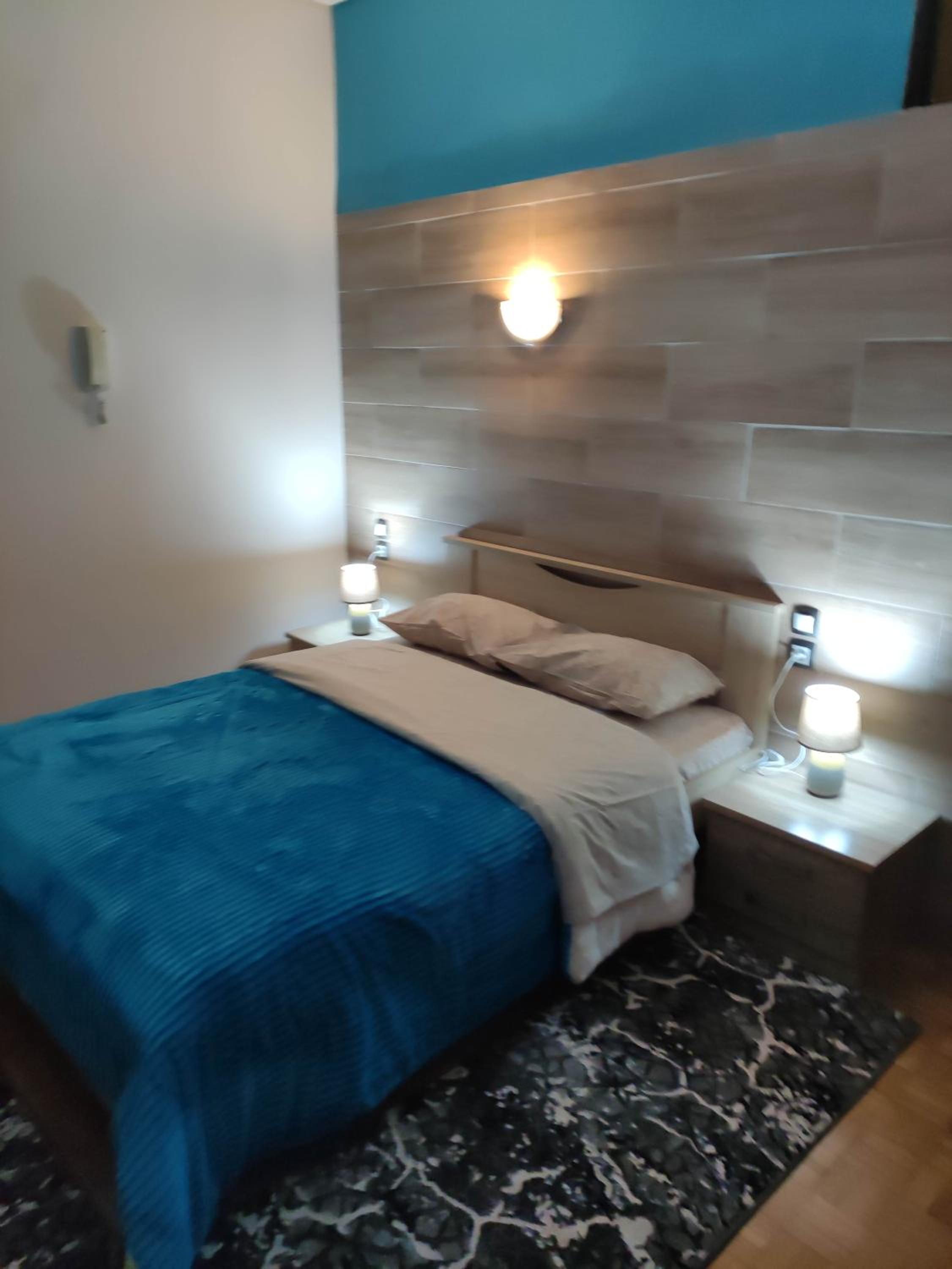 One-Bedroom Apartment - Photo 2