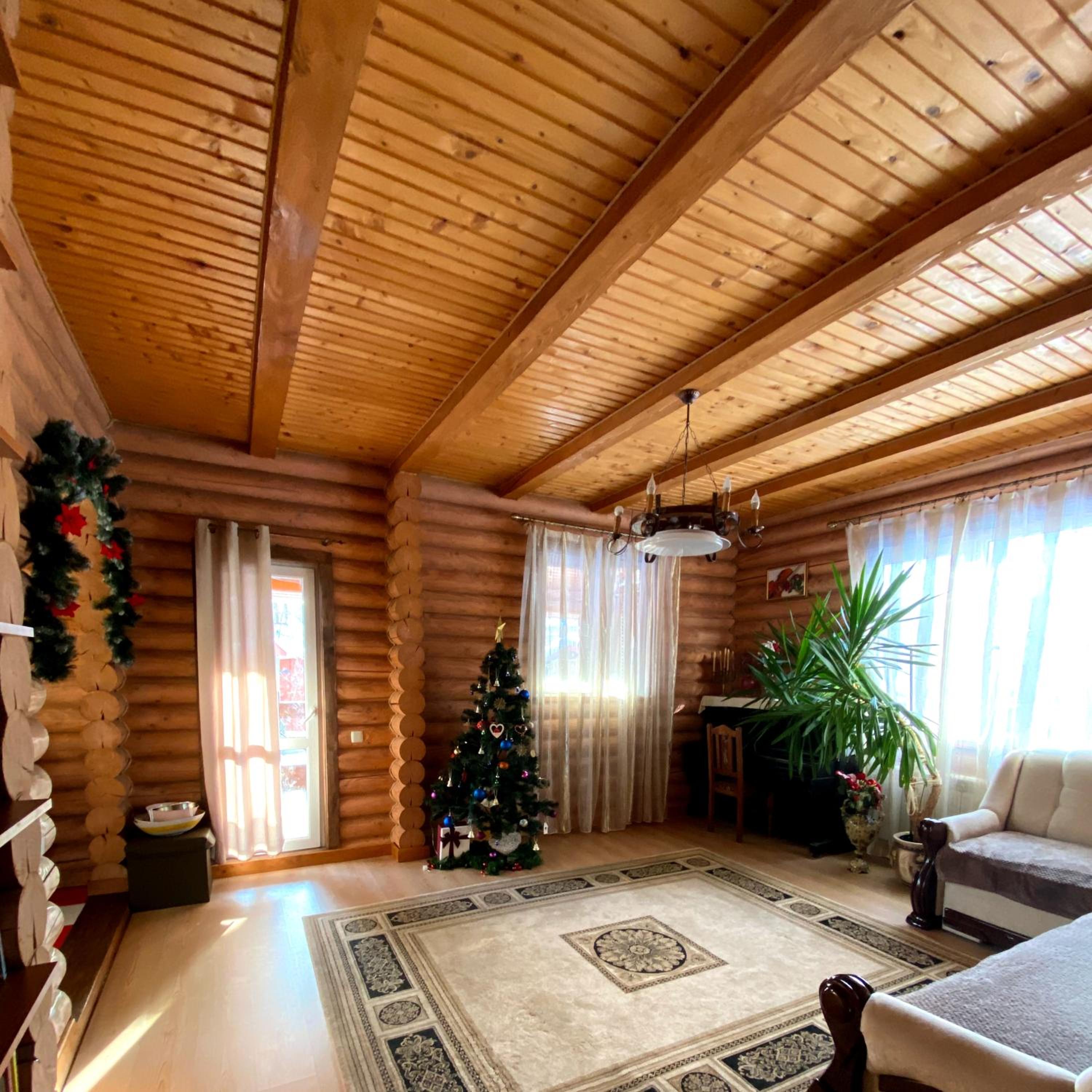 Five-Bedroom House photo 1