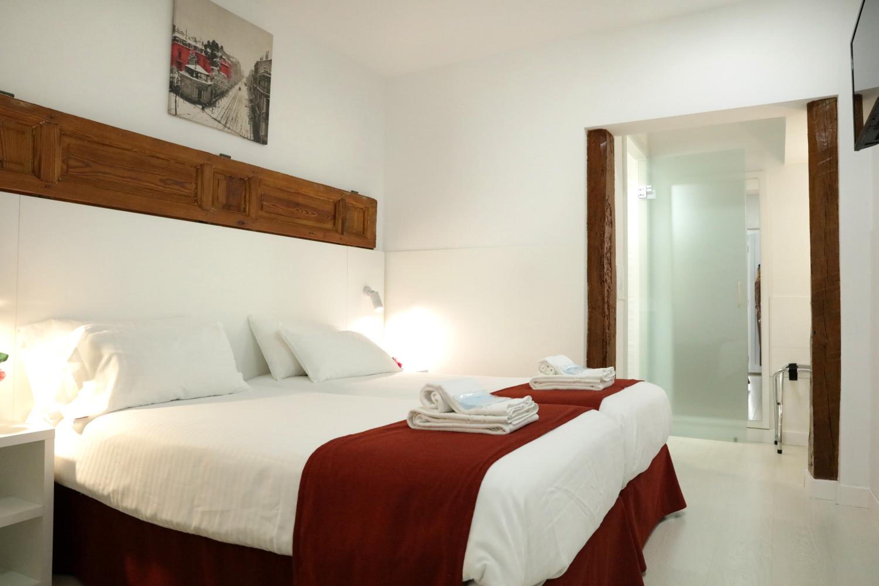 Standard Twin Room photo 2