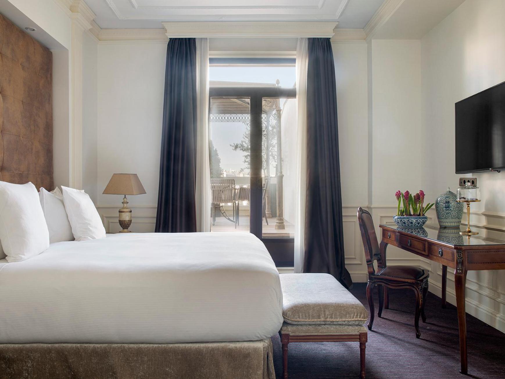 Fenix Penthouse Suite Red Level
