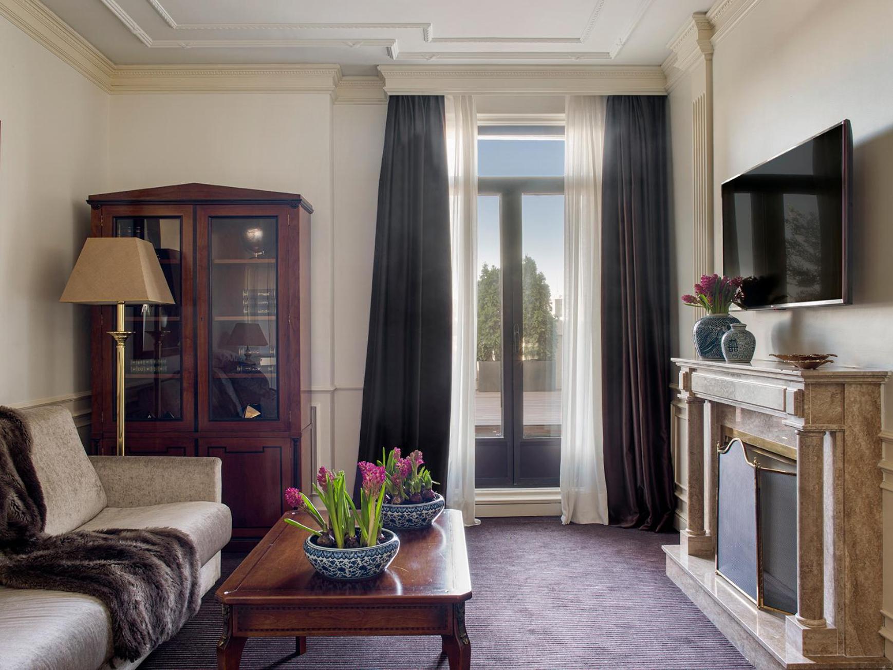 Fenix Penthouse Suite Red Level