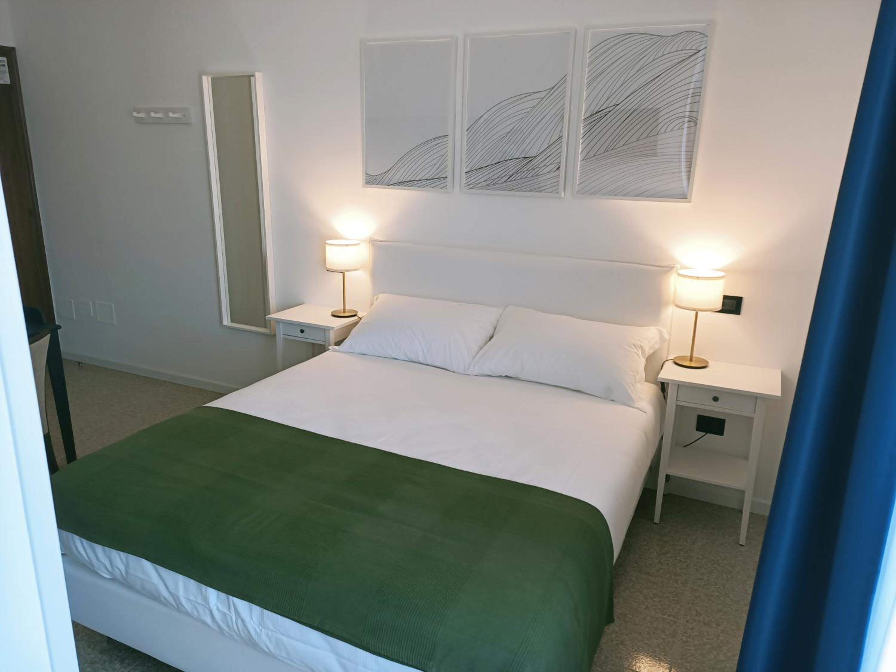 Double Room with Balcony - Photo 26