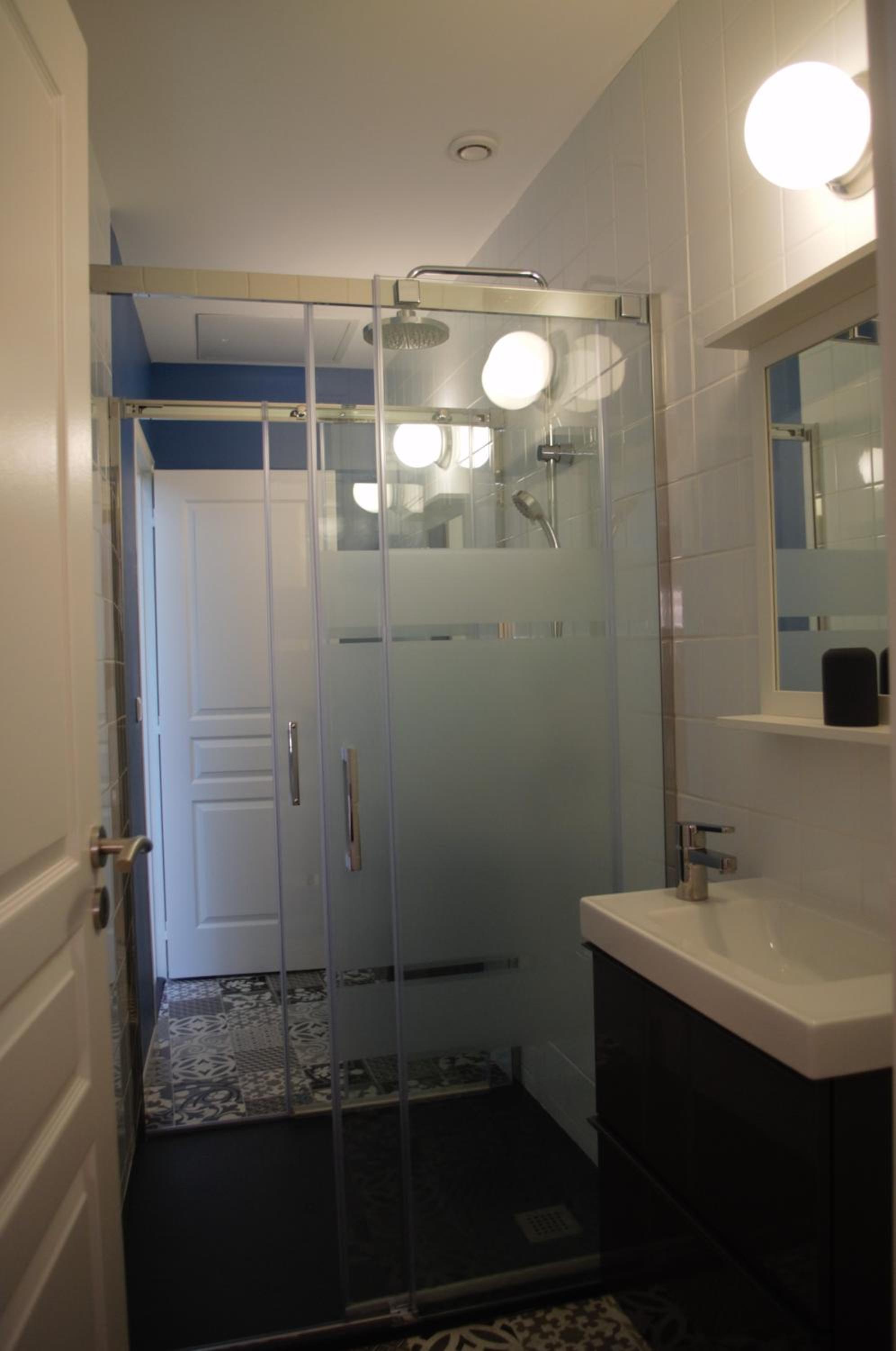 Double Room with Private Bathroom - Photo 8