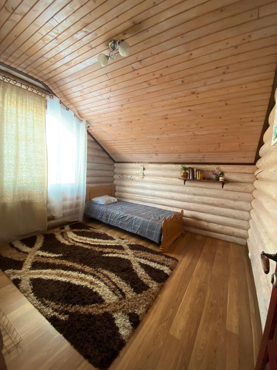 Five-Bedroom House photo 2