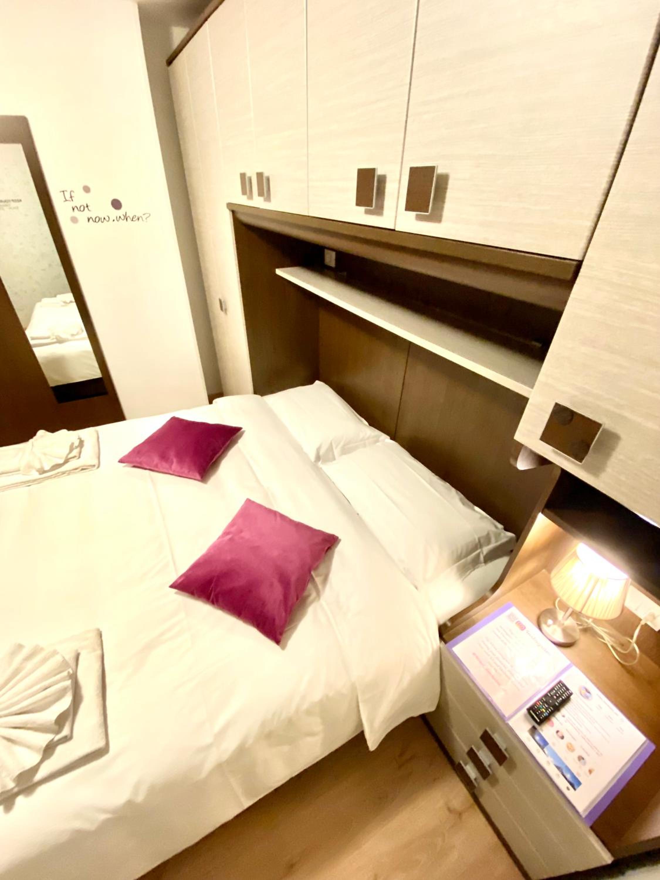 Double Room - Photo 17
