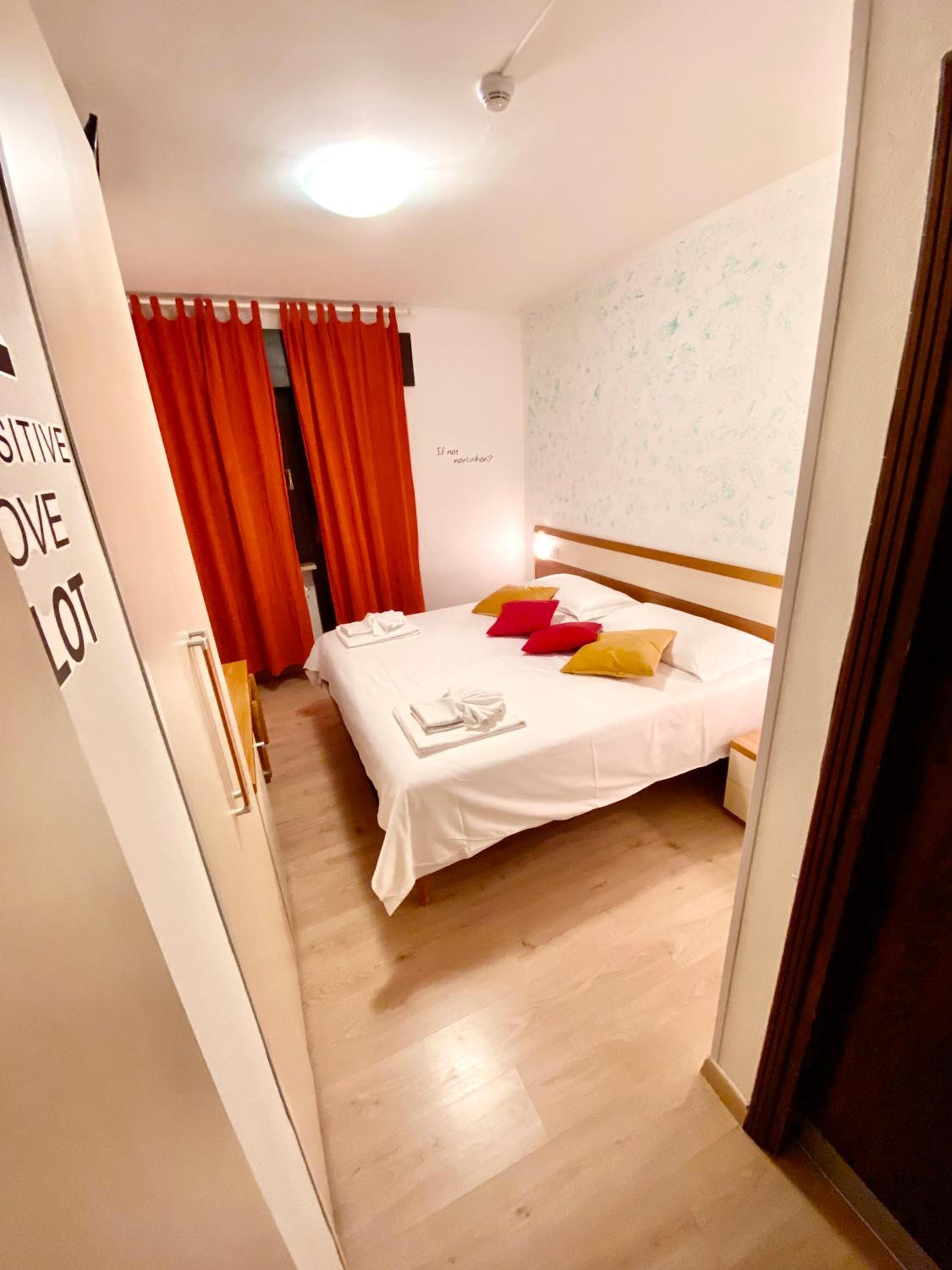 Double Room - Photo 15