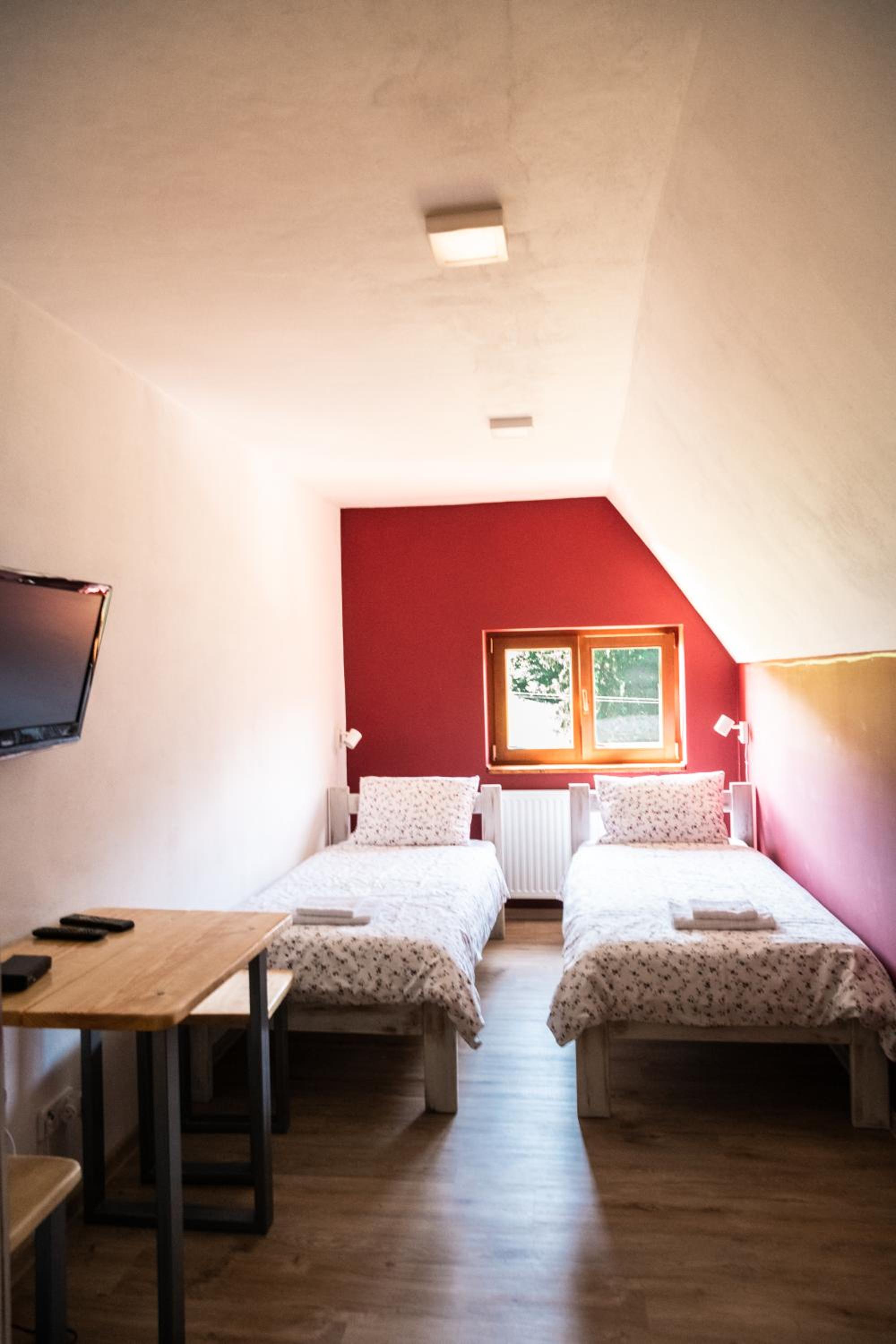 Twin Room - Photo 1