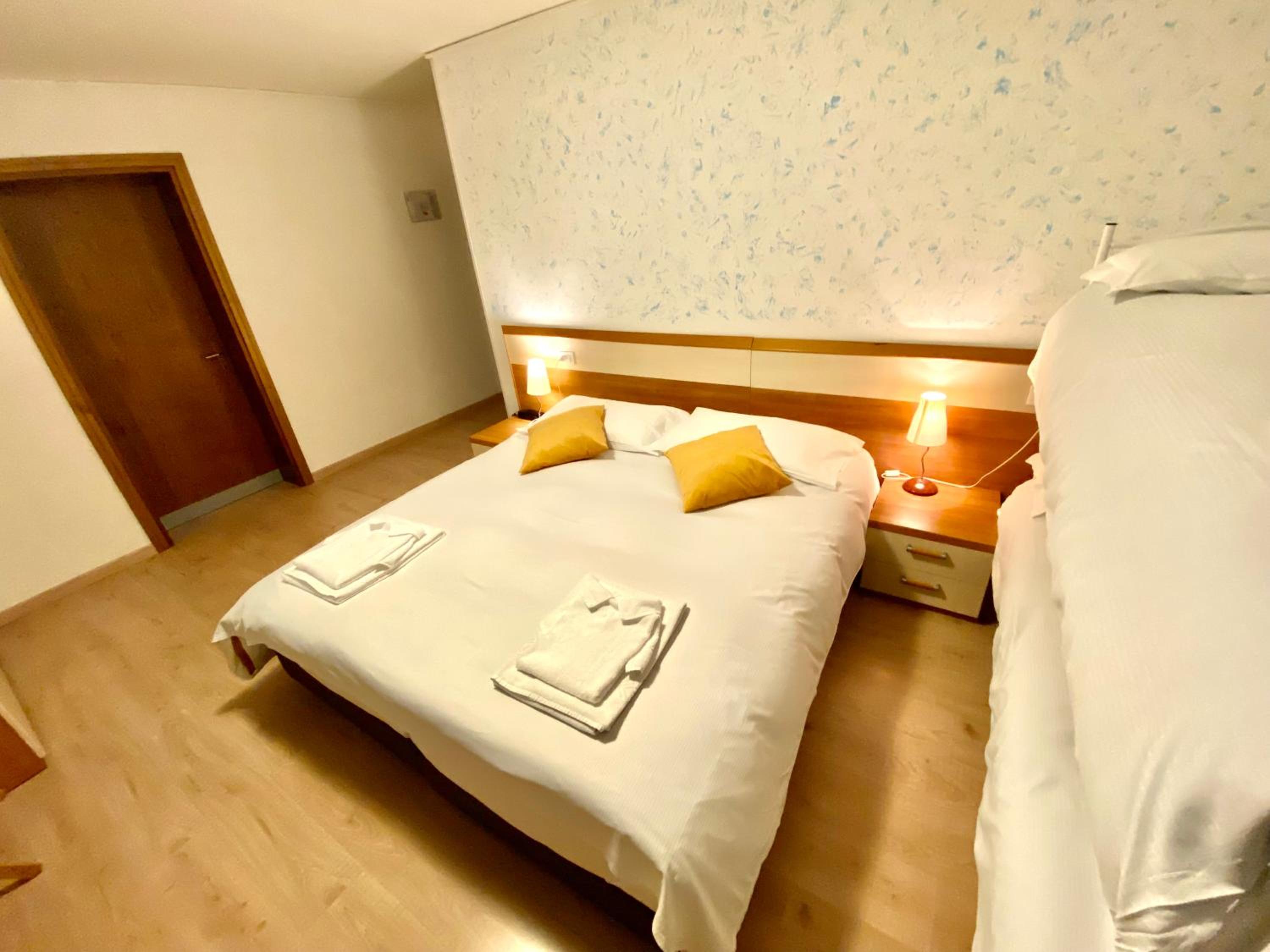 Quadruple Room - Photo 7