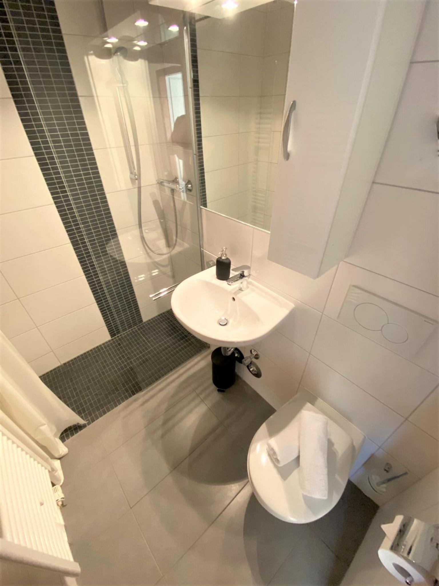 One-Bedroom Apartment - Photo 2