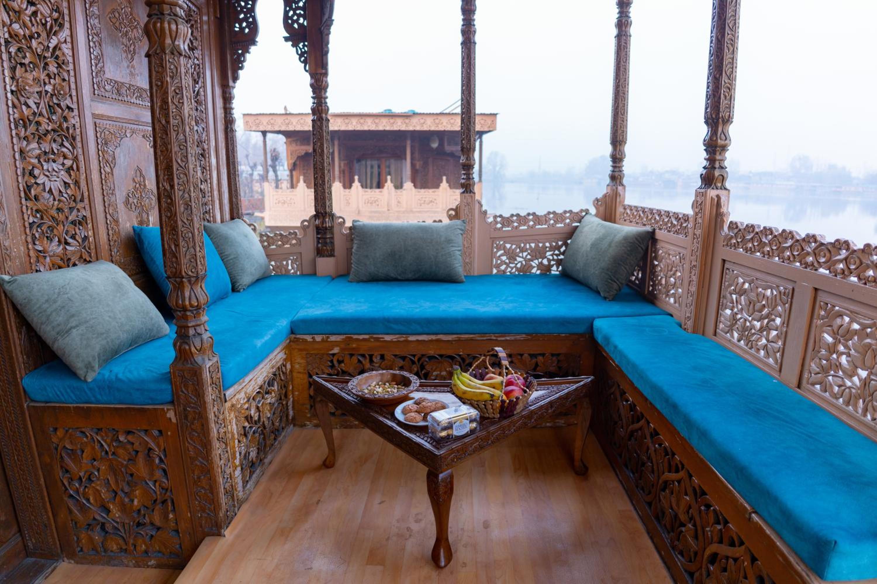 Standard King Room - Photo 9