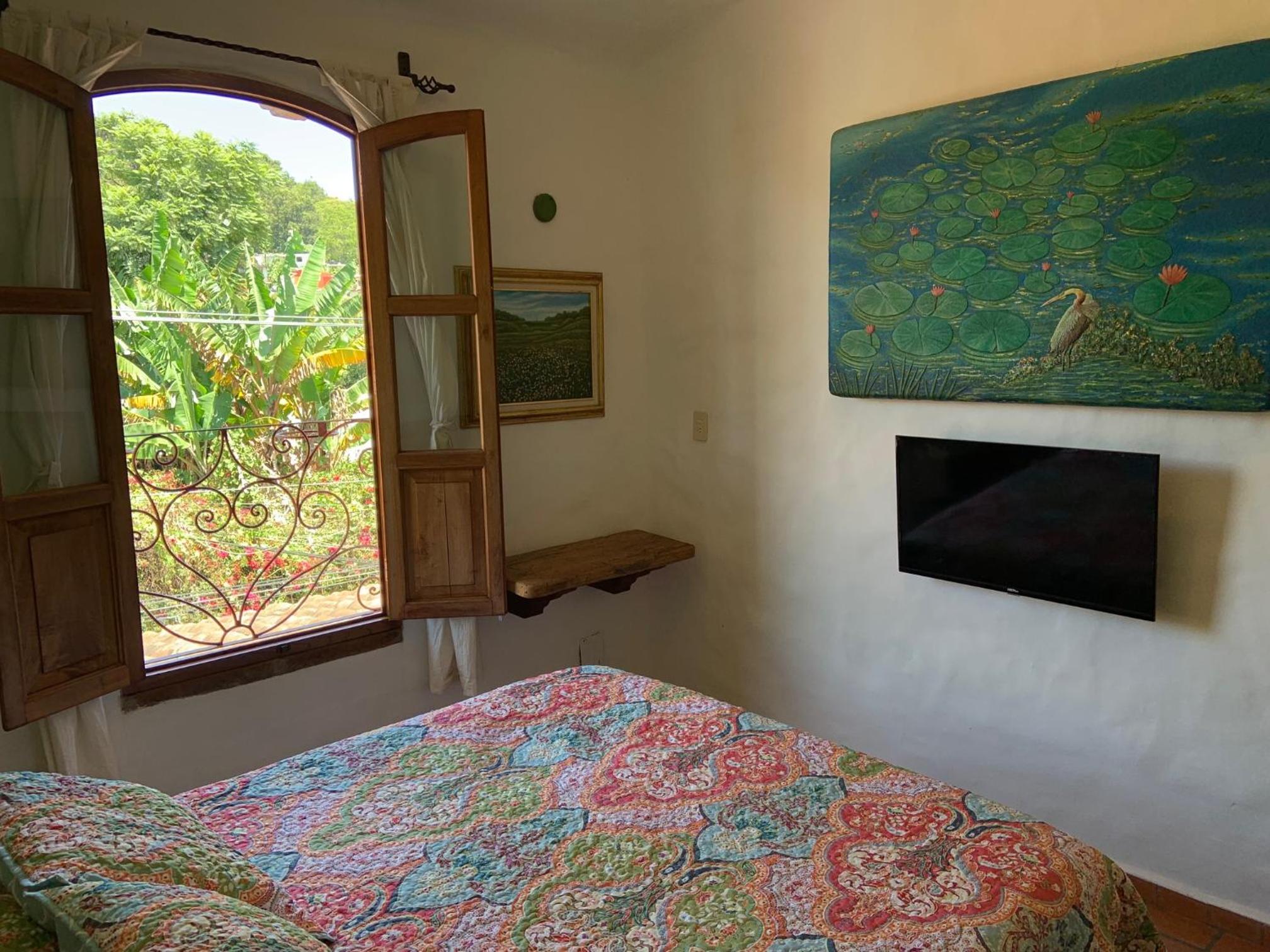 Standard Queen Room - Photo 14