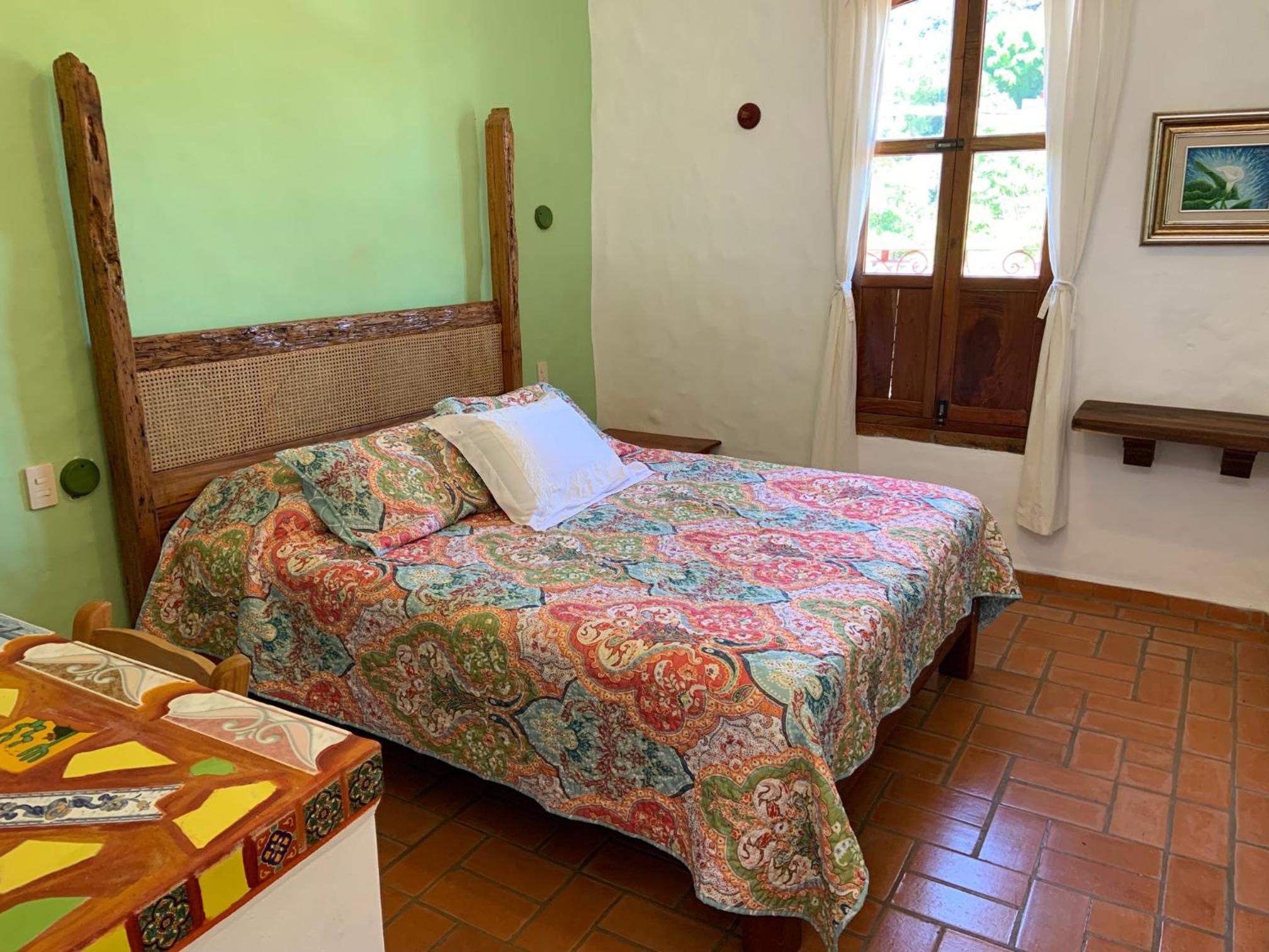 Standard Queen Room - Photo 15