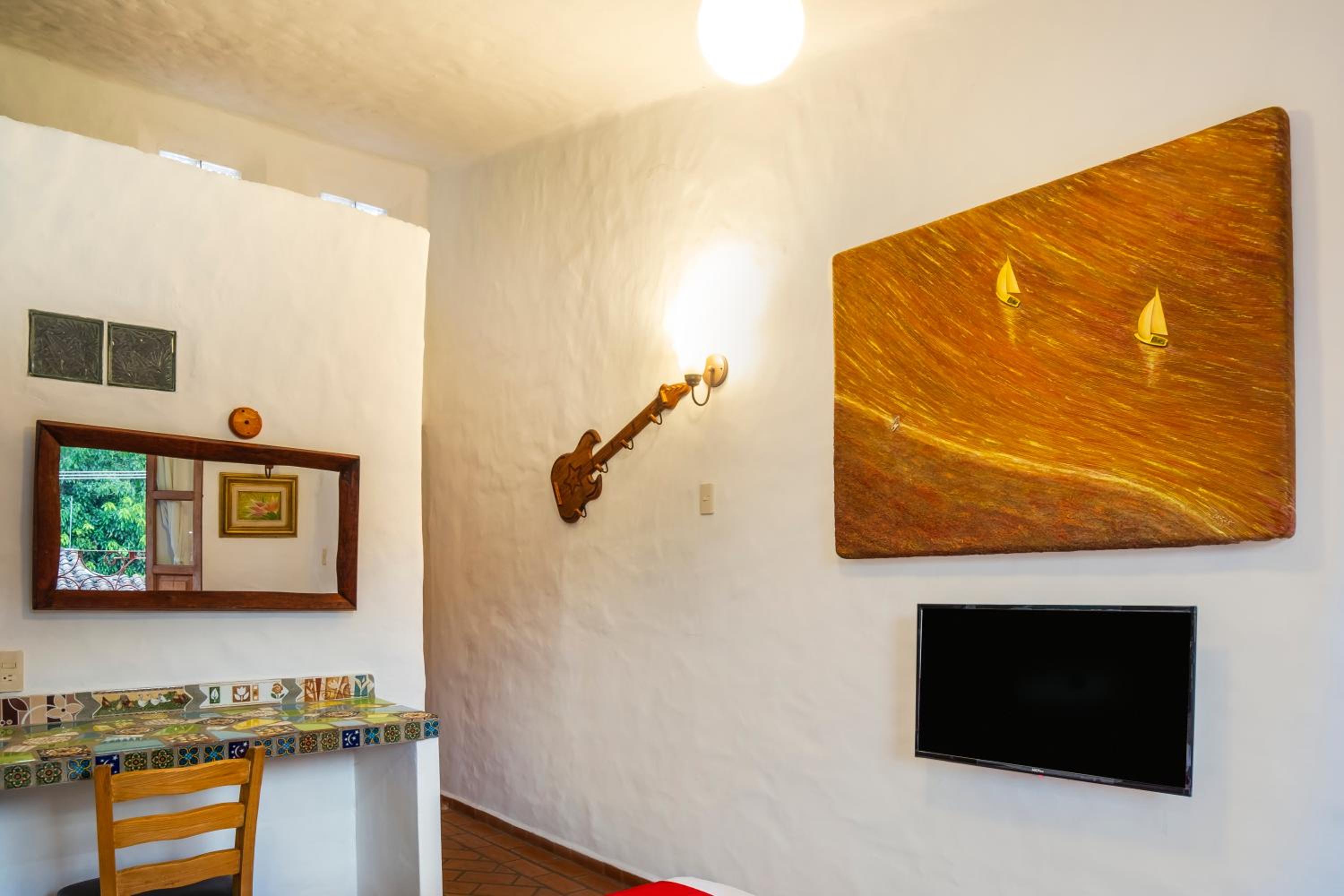 Standard Queen Room - Photo 5