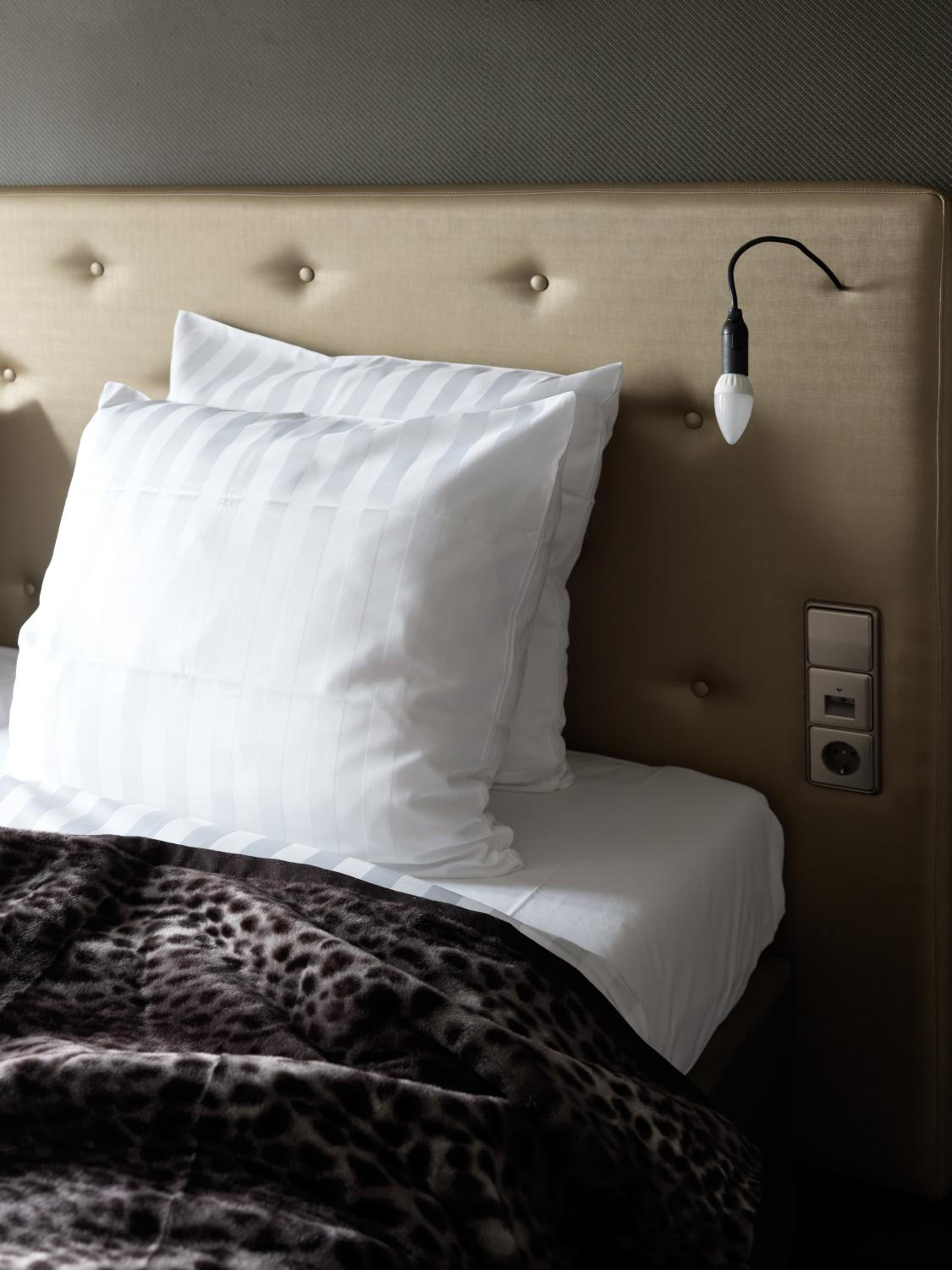 Basic Double or Twin Room - Photo 6