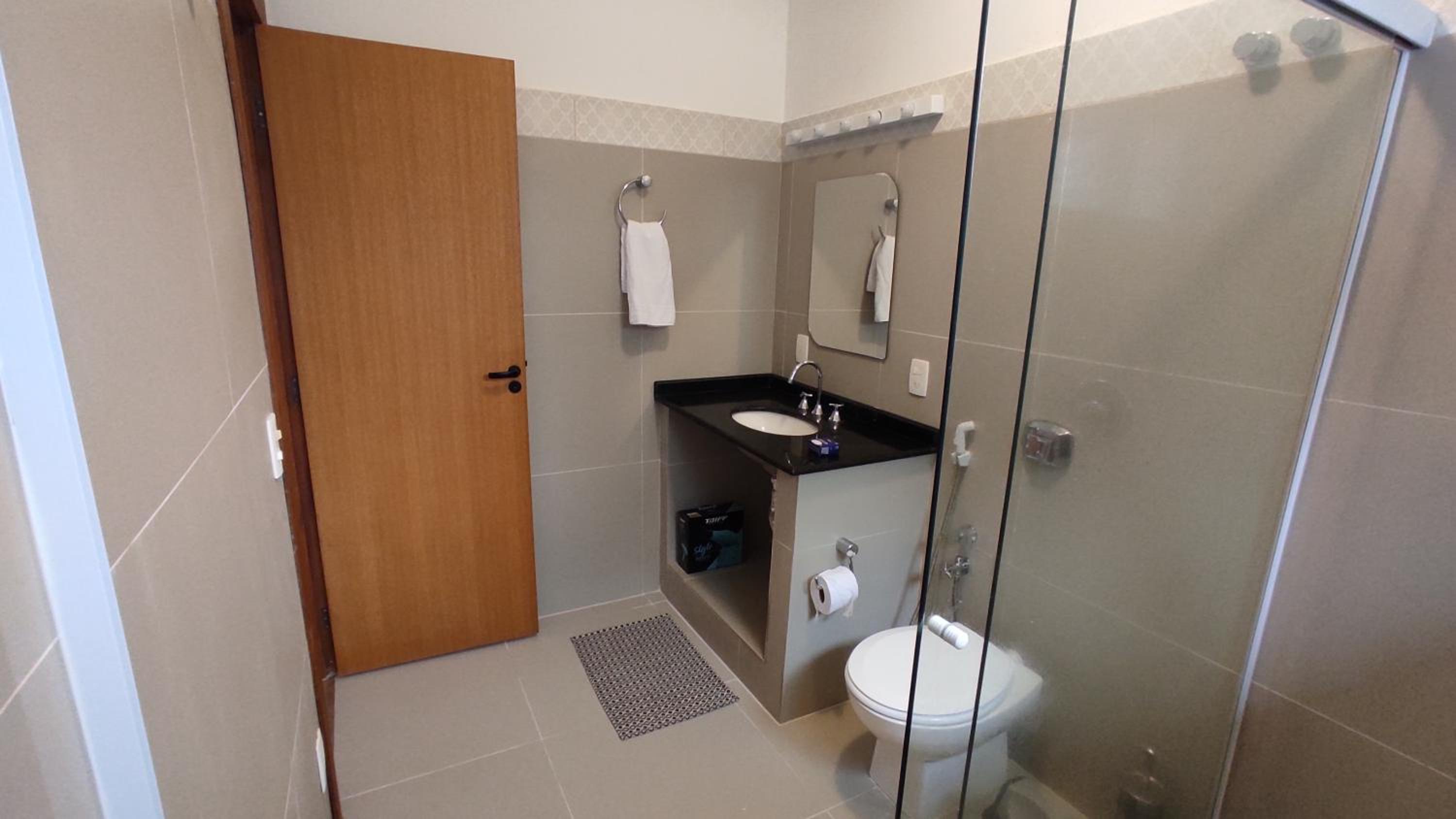One-Bedroom Suite - Photo 5