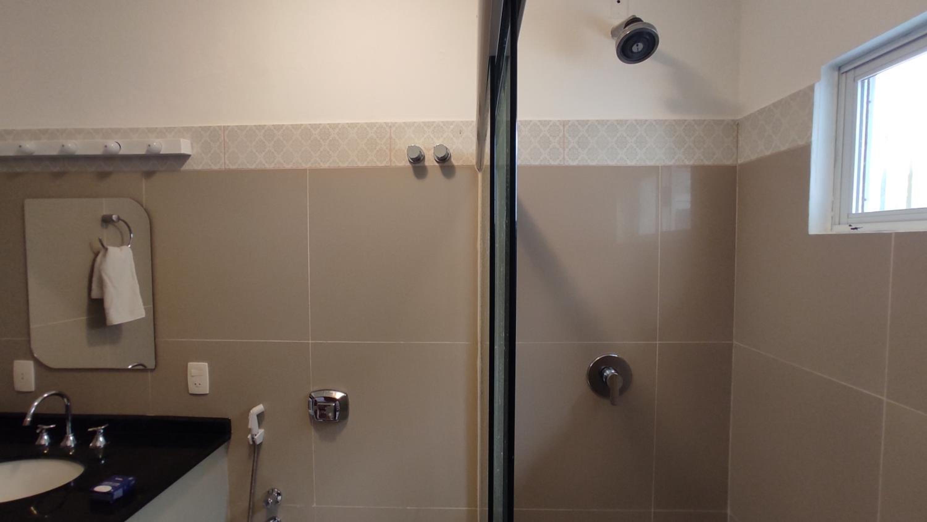 One-Bedroom Suite - Photo 4