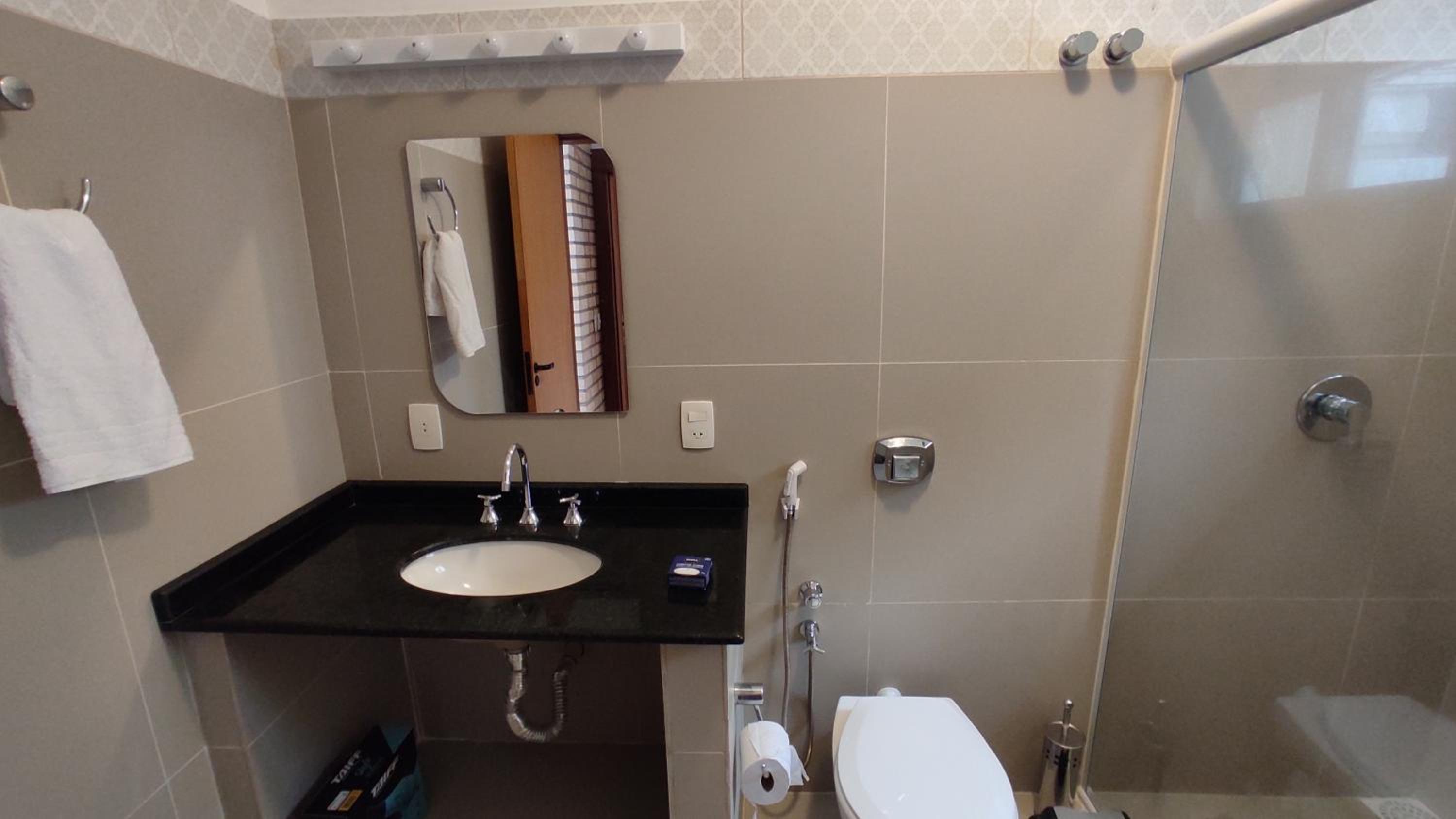 One-Bedroom Suite - Photo 9
