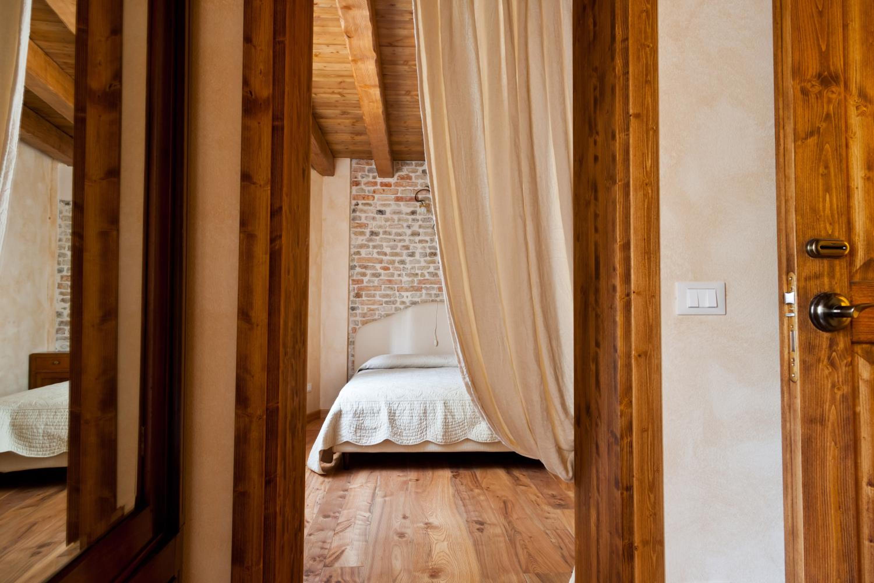 Double Room - Photo 5