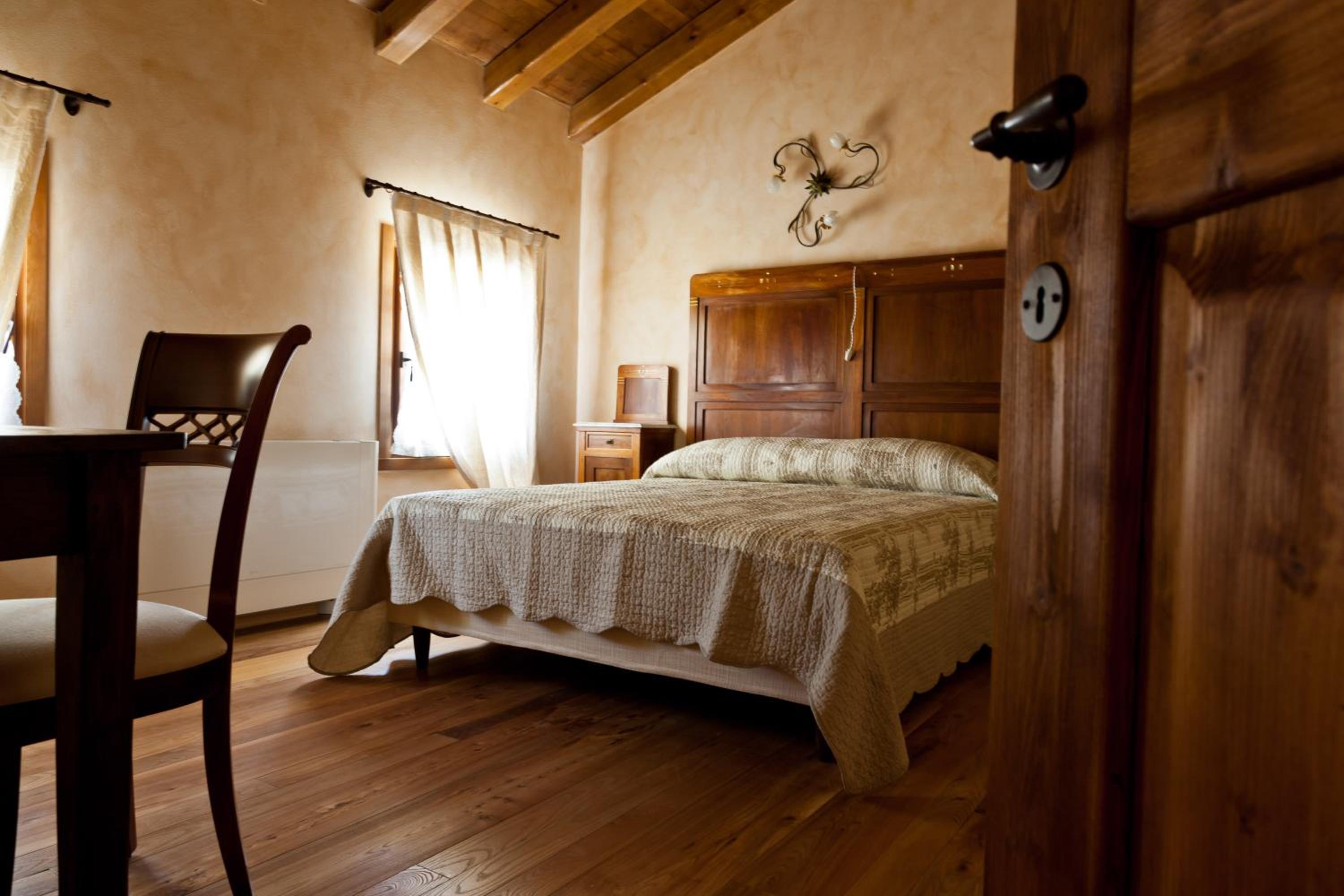 Double Room - Photo 6