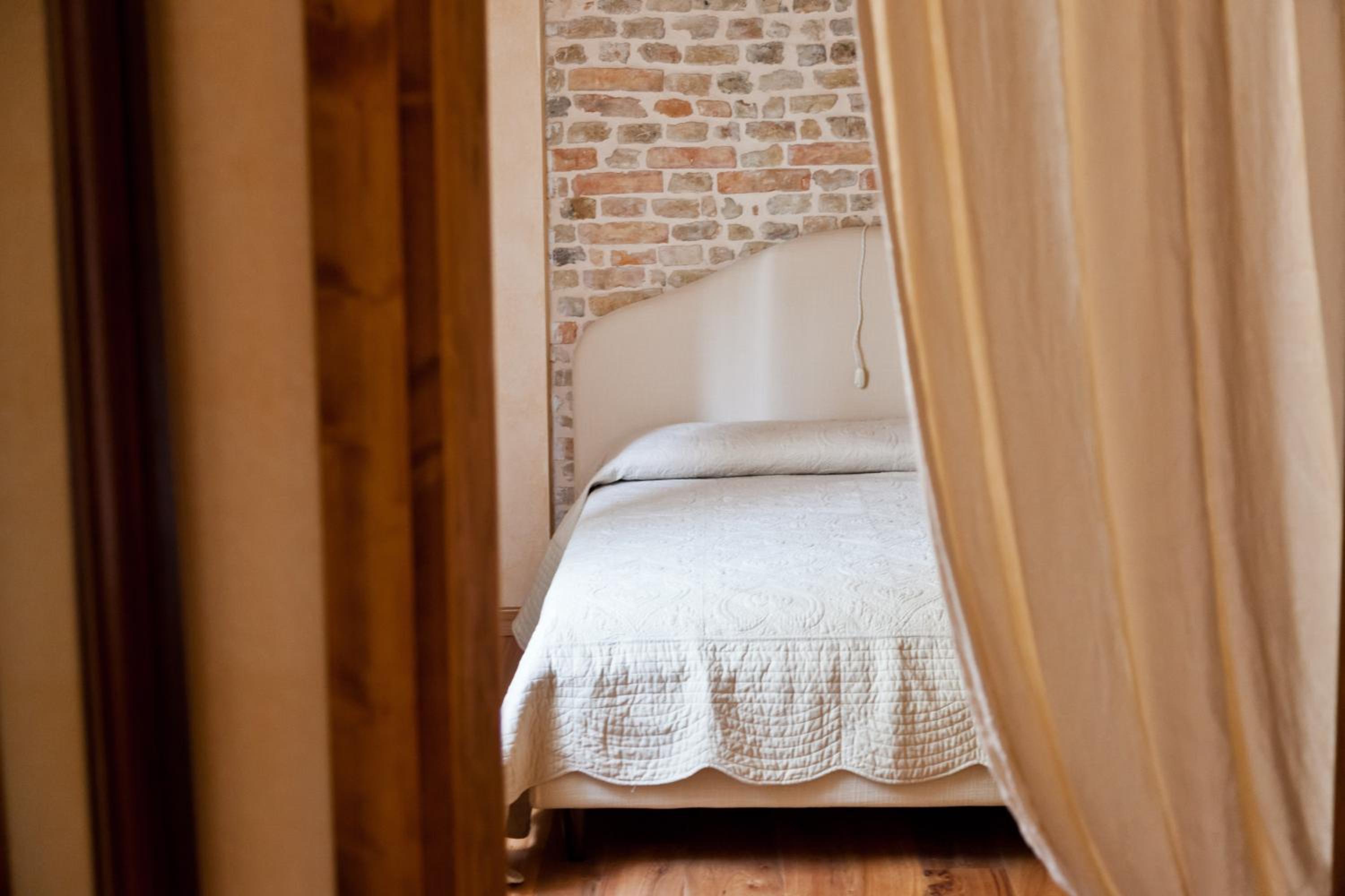 Double Room - Photo 10