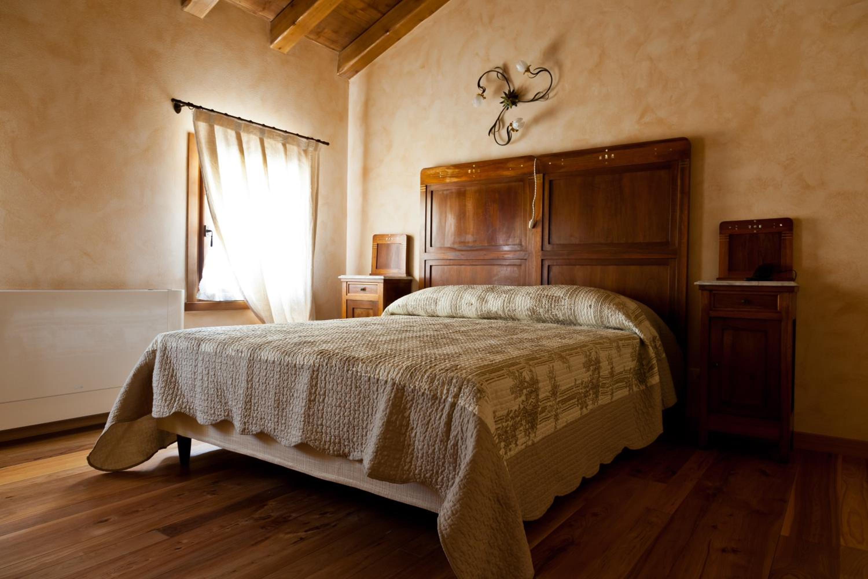 Double Room - Photo 9