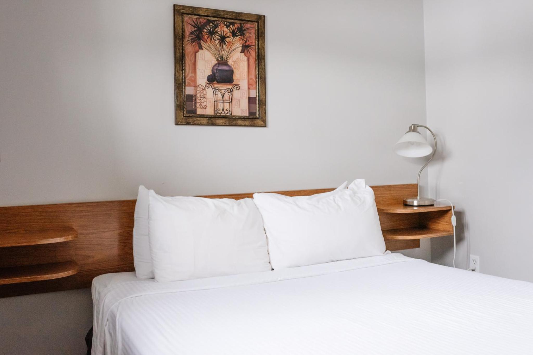 Queen Room with Two Queen Beds photo 1