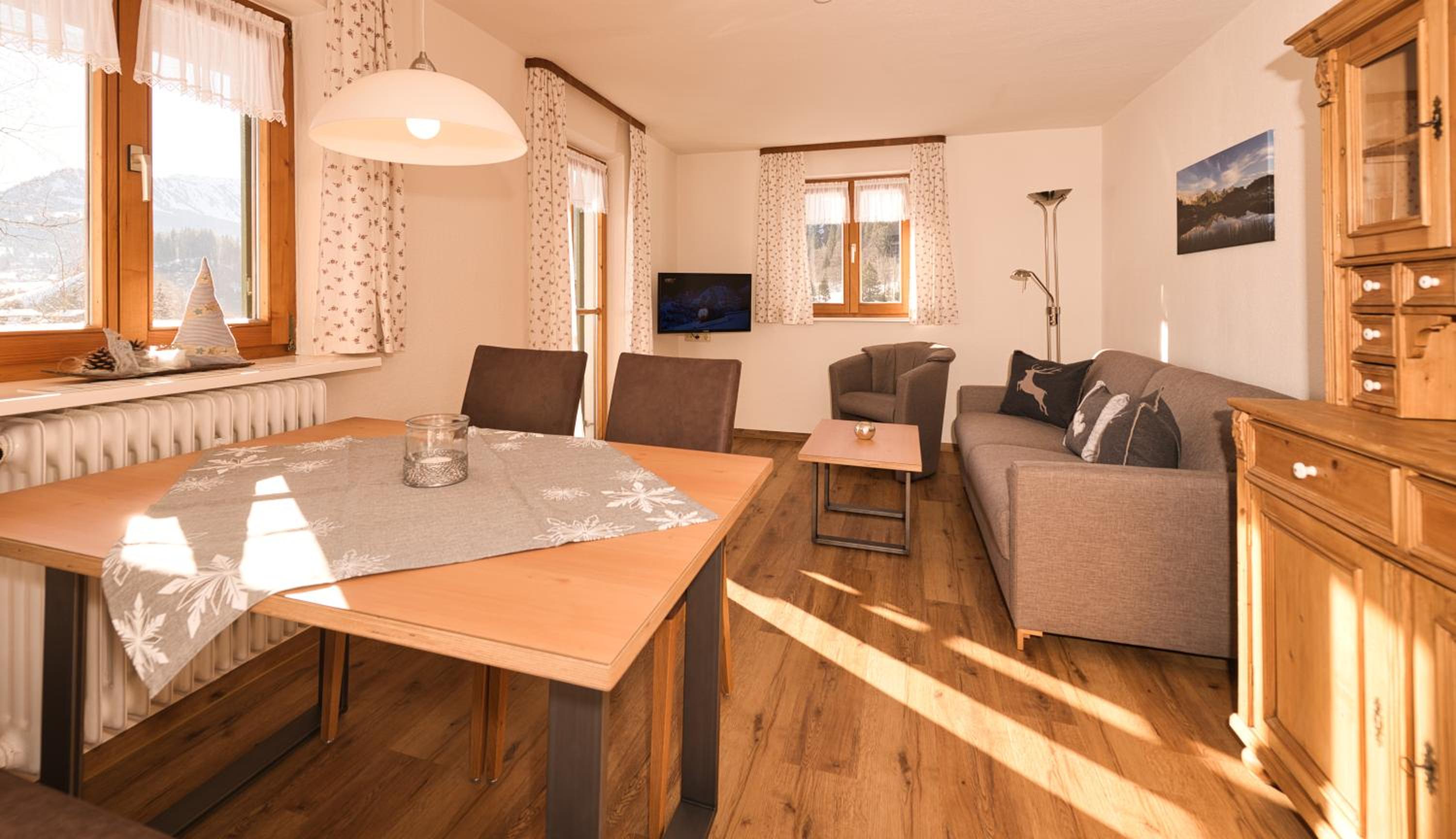 Two-Bedroom Apartment with Balcony photo 2