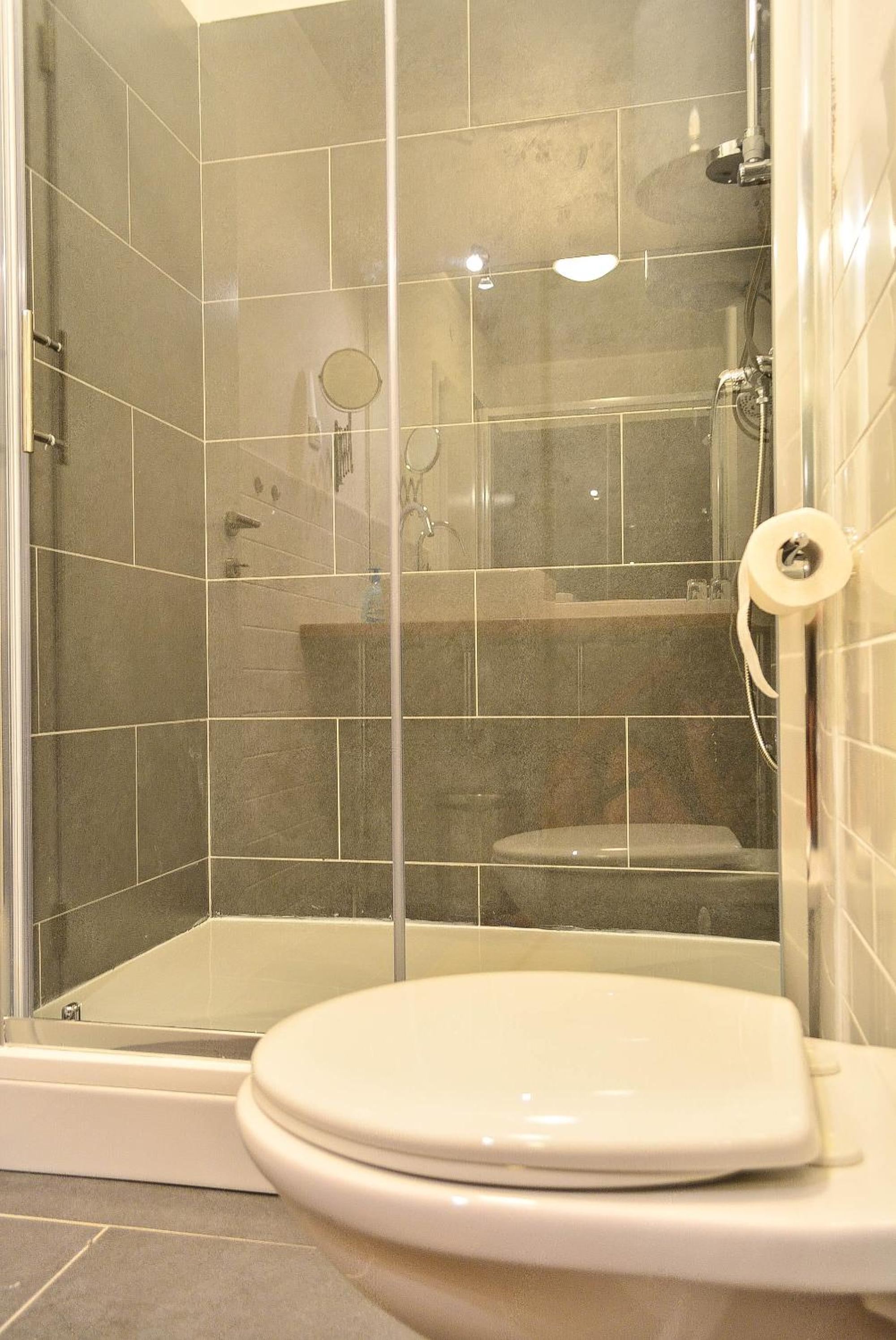 Twin Room with Sea View - Photo 6