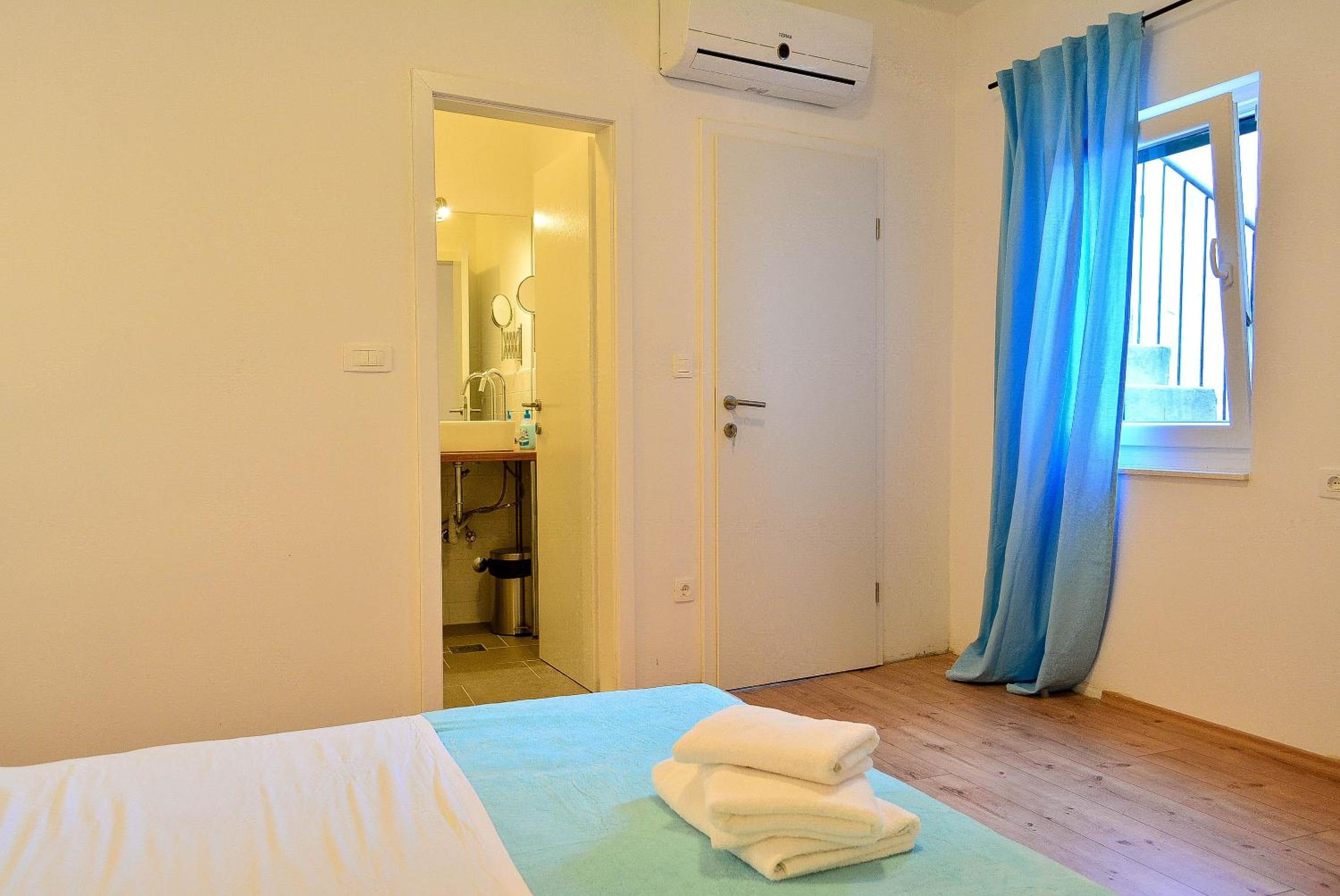 Standard Double Room - Photo 13