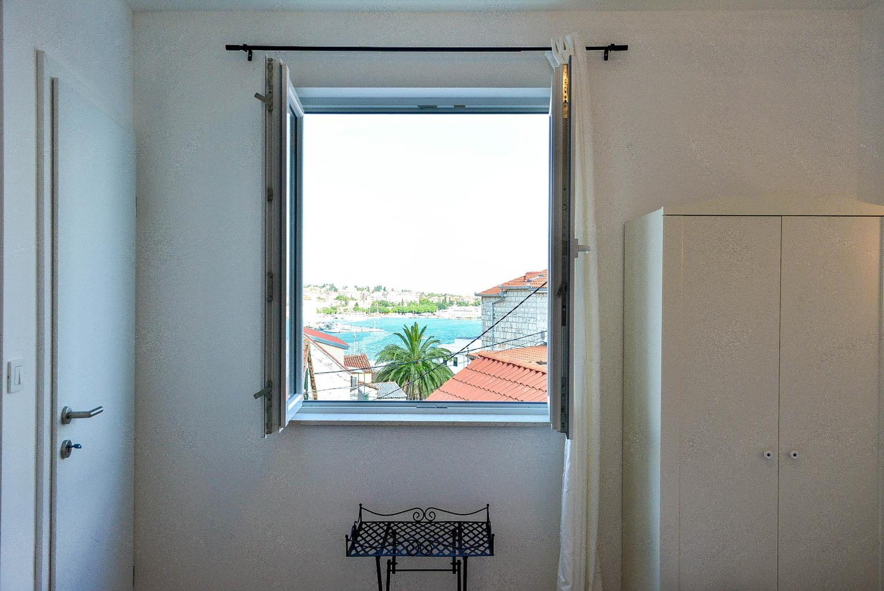 Deluxe Double Room with Balcony and Sea View photo 2