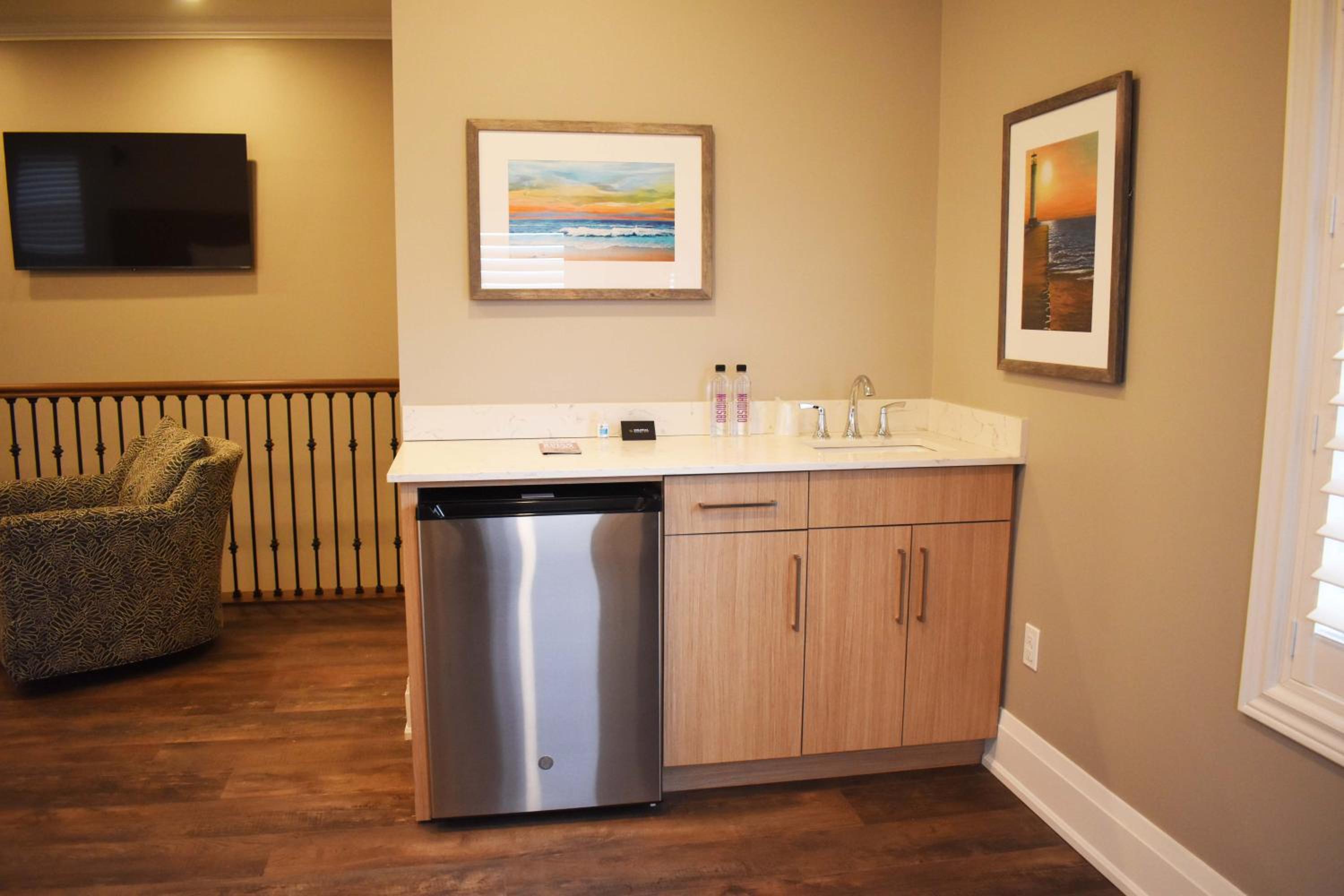 Deluxe King Suite - Photo 1