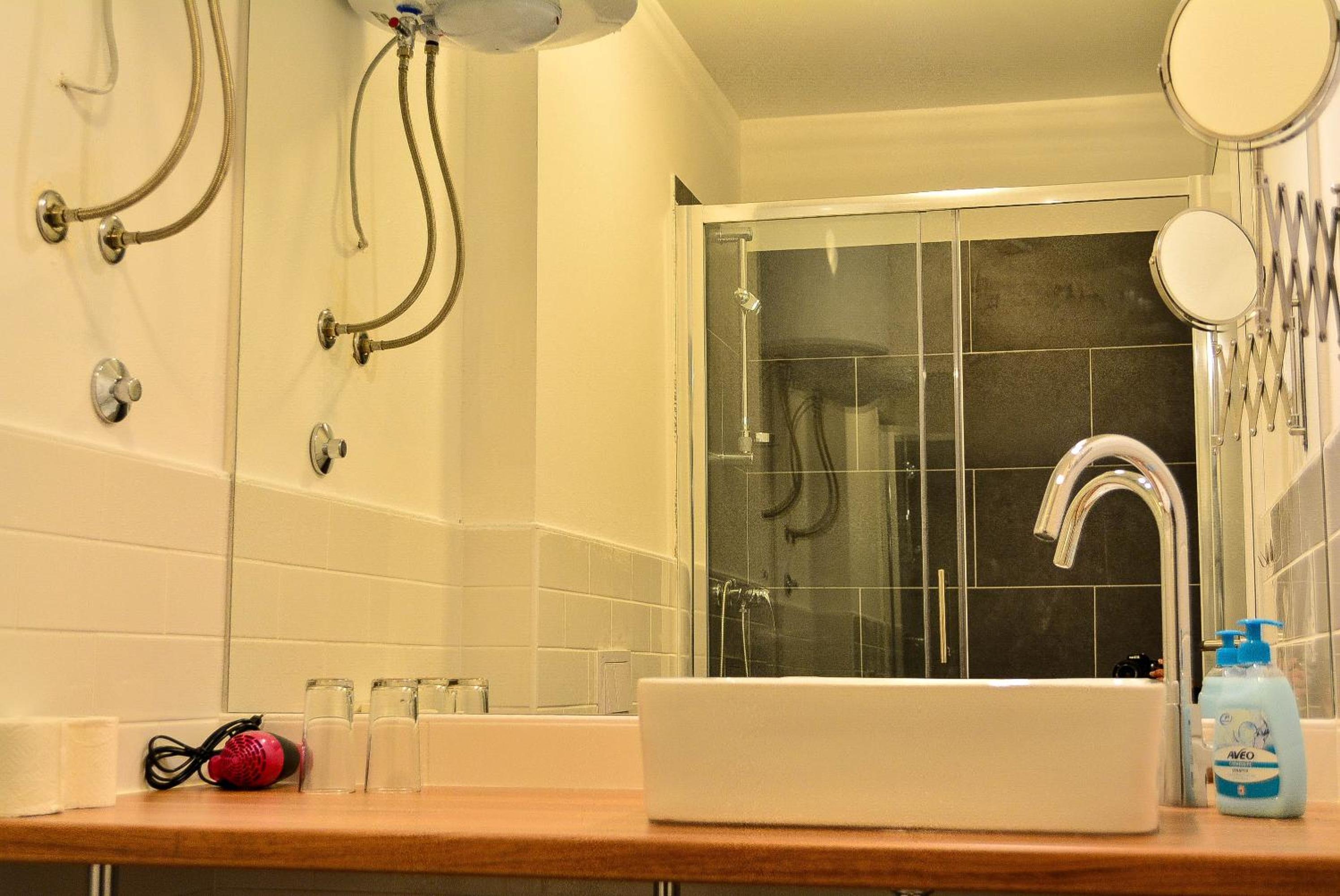 Twin Room with Sea View - Photo 3