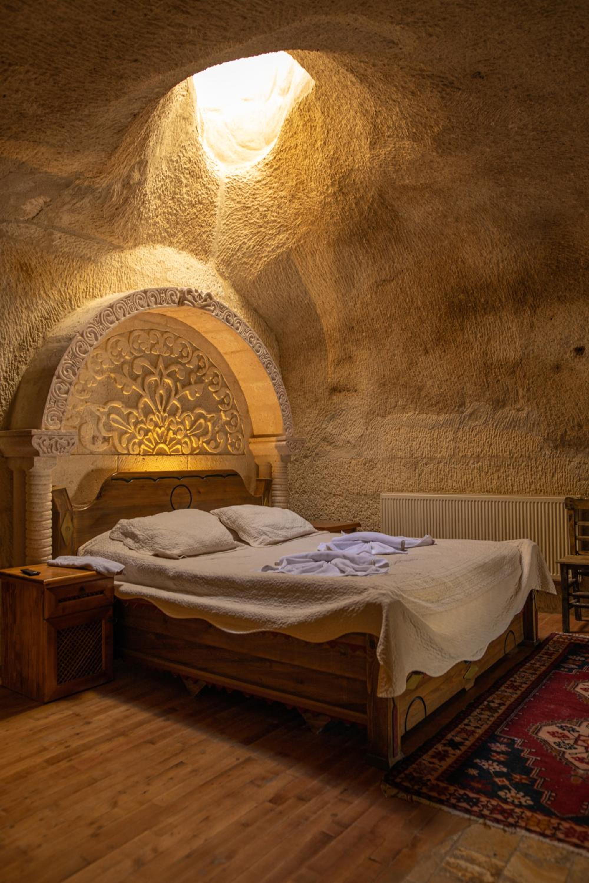  Panoramic Cave Room 