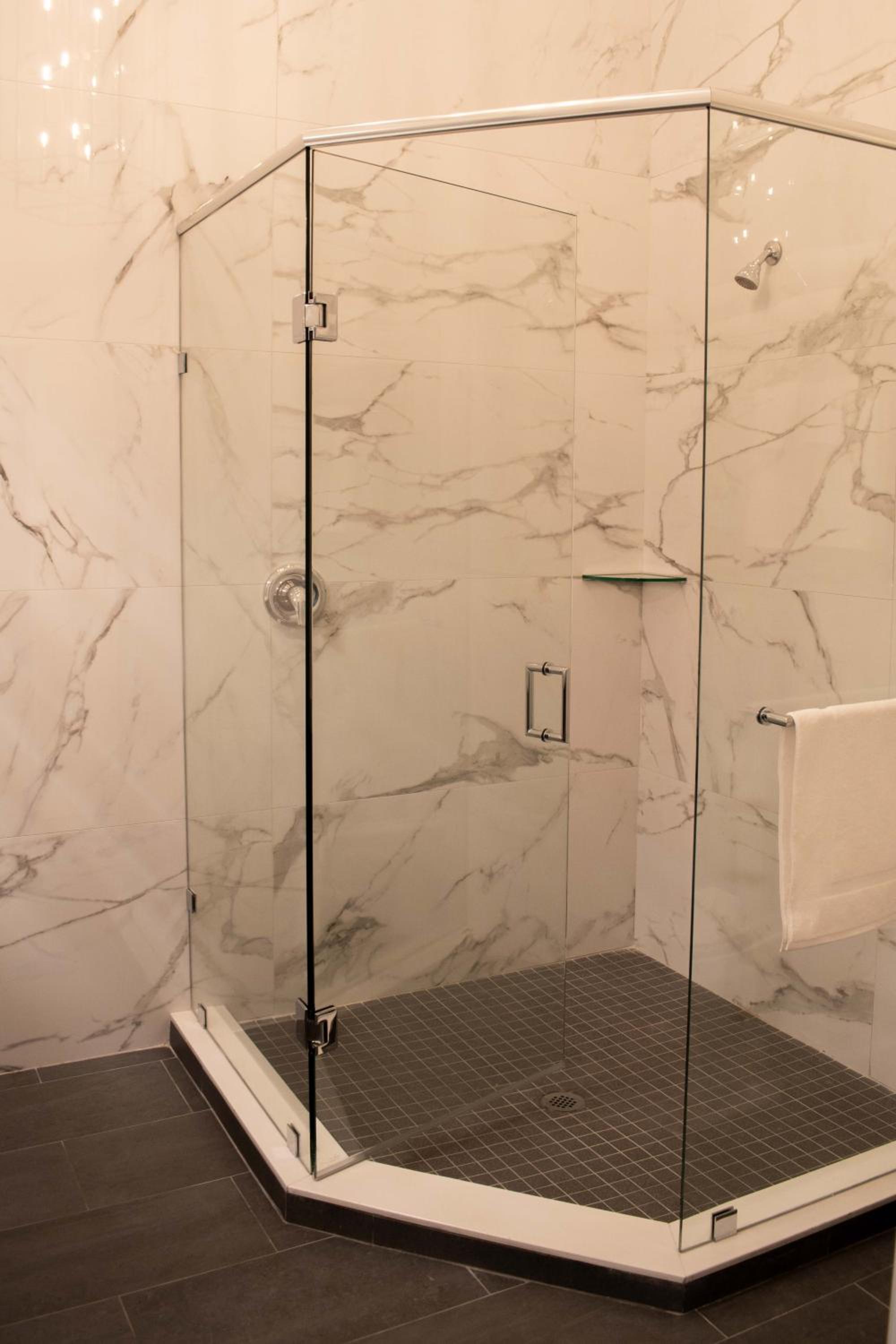 Suite with Spa Bath - Photo 4