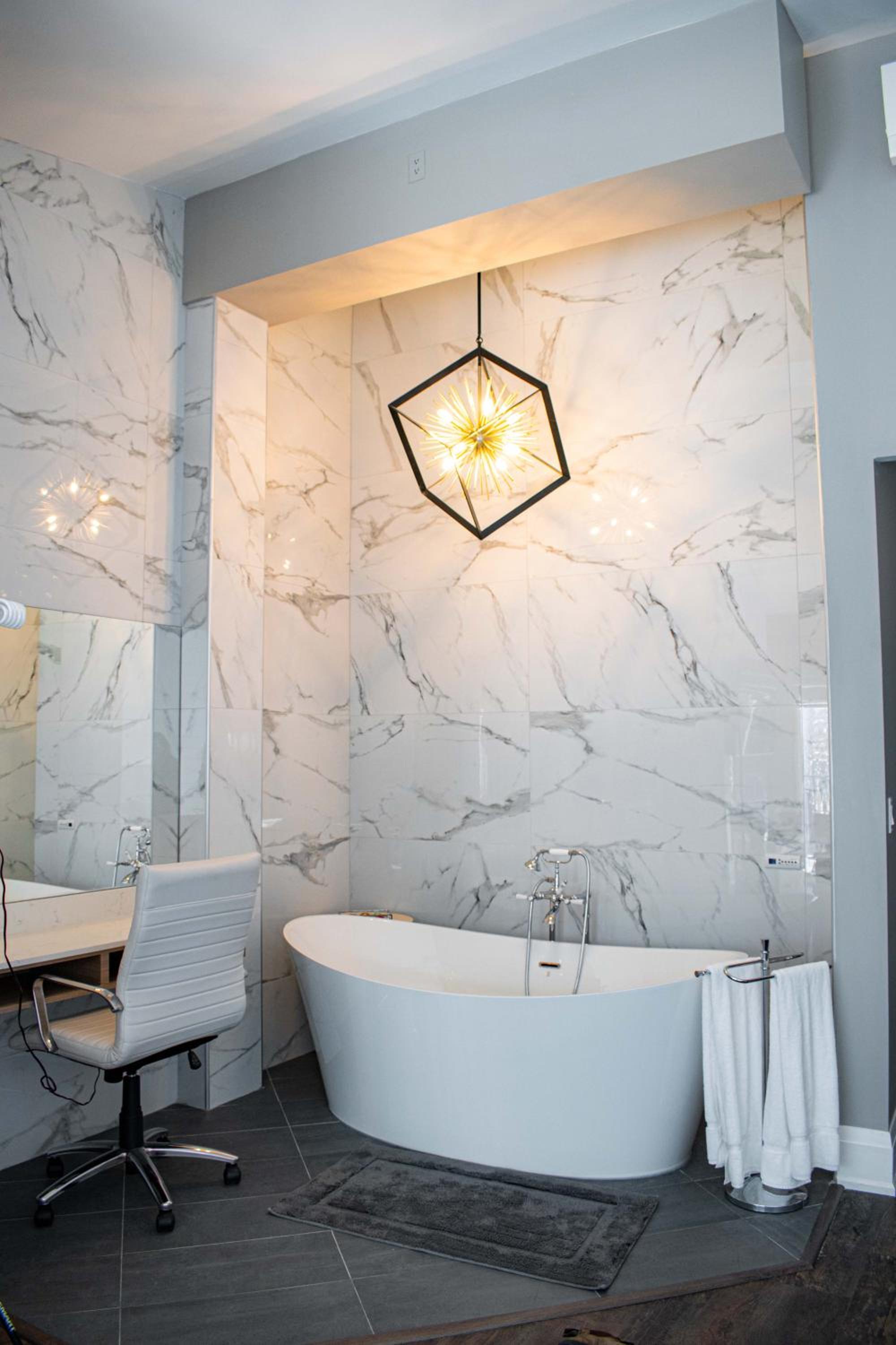 Suite with Spa Bath - Photo 5