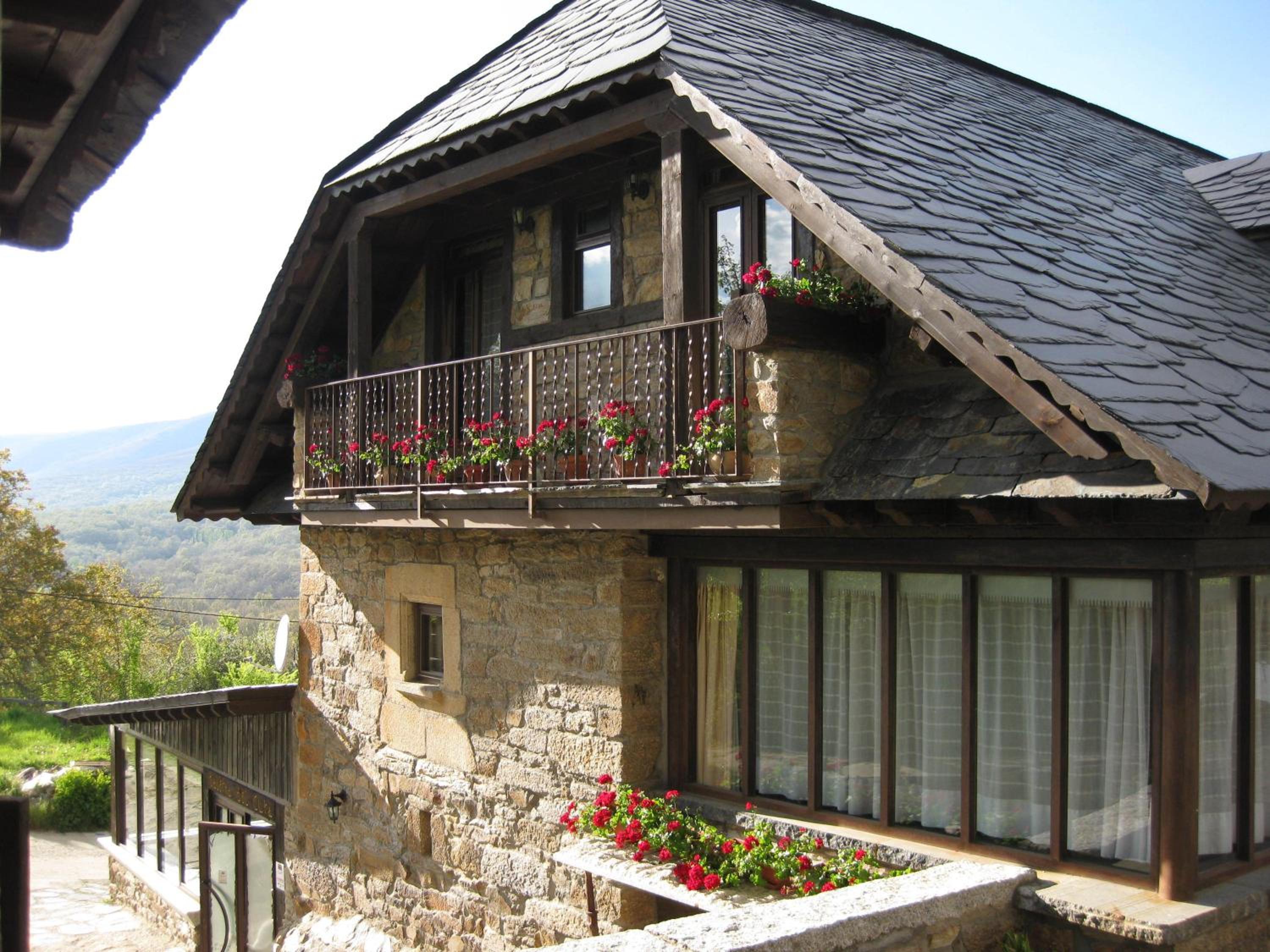Apartment with Mountain View photo 2