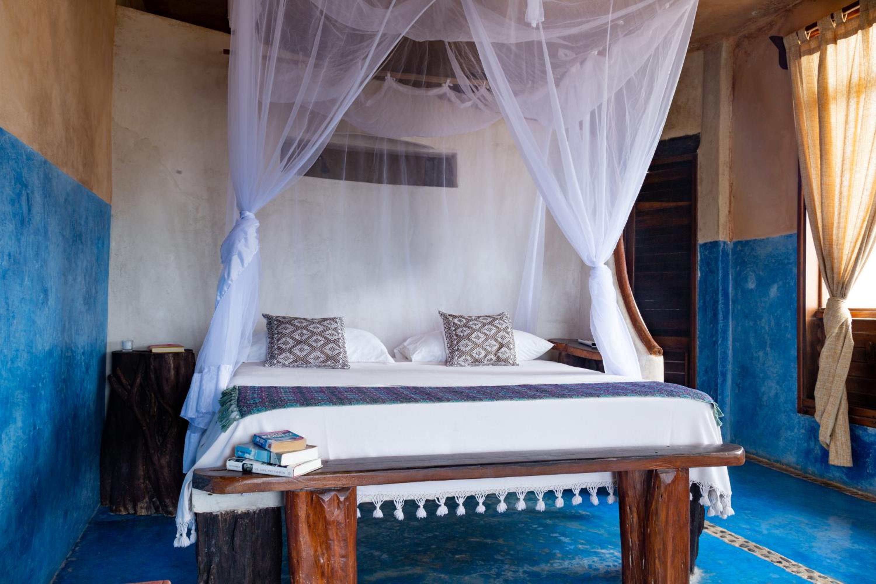 Master Suite Ocean Front Upper Floor king size bed and private bathroom - Photo 23