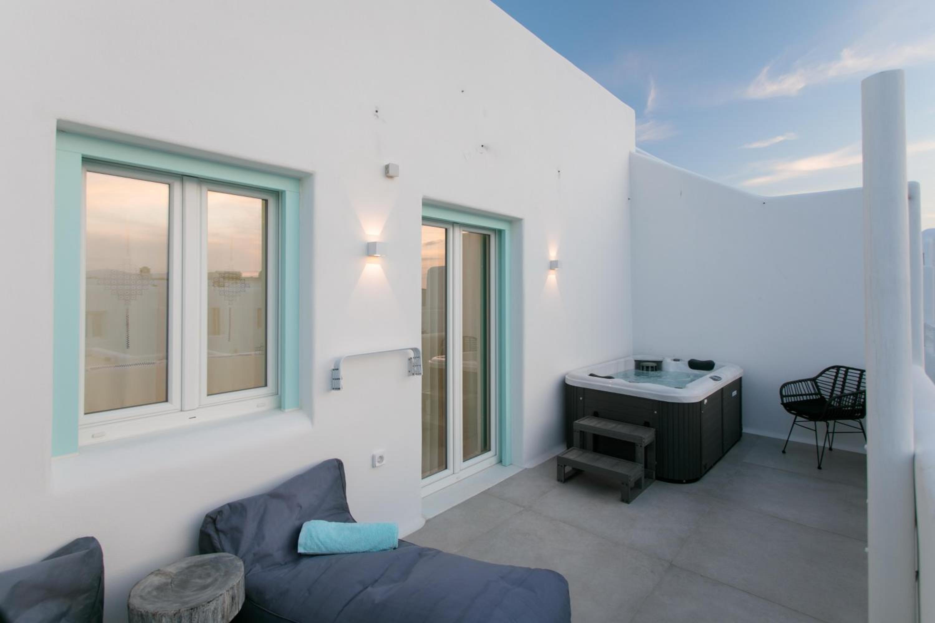 Deluxe Suite with Private Jacuzzi - Photo 7