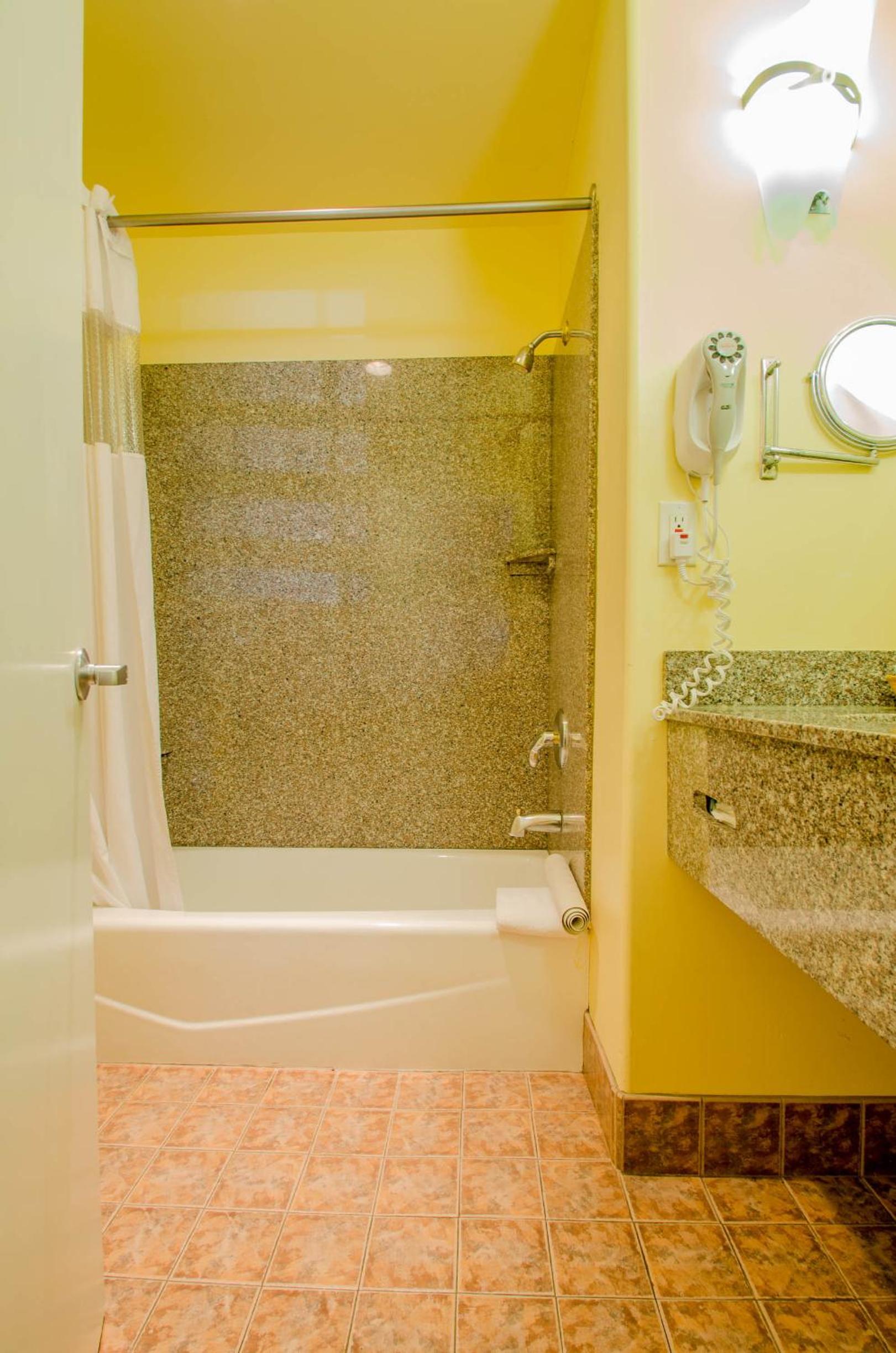 Standard Queen Room - Photo 3