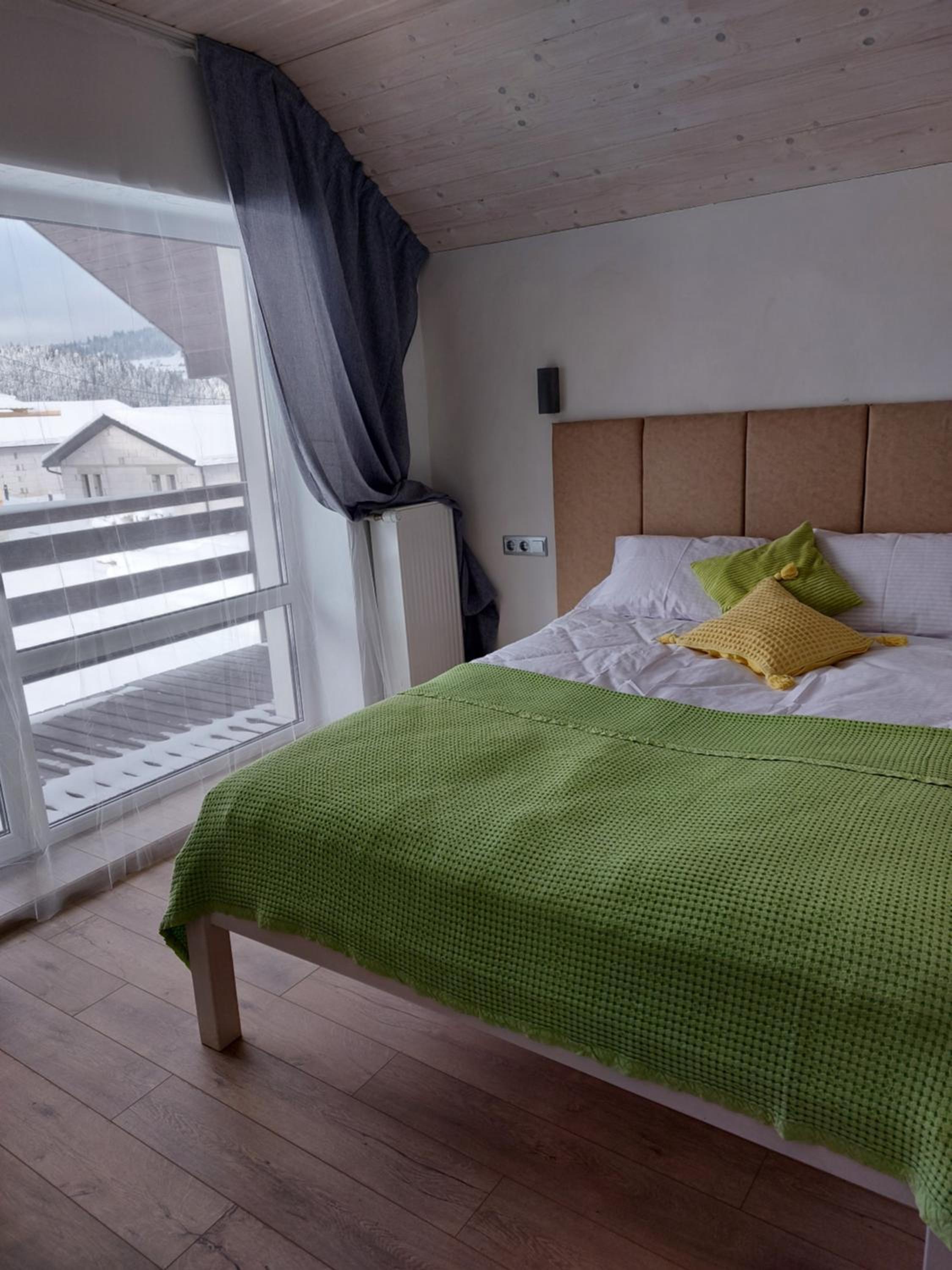 Apartment with Mountain View photo 2