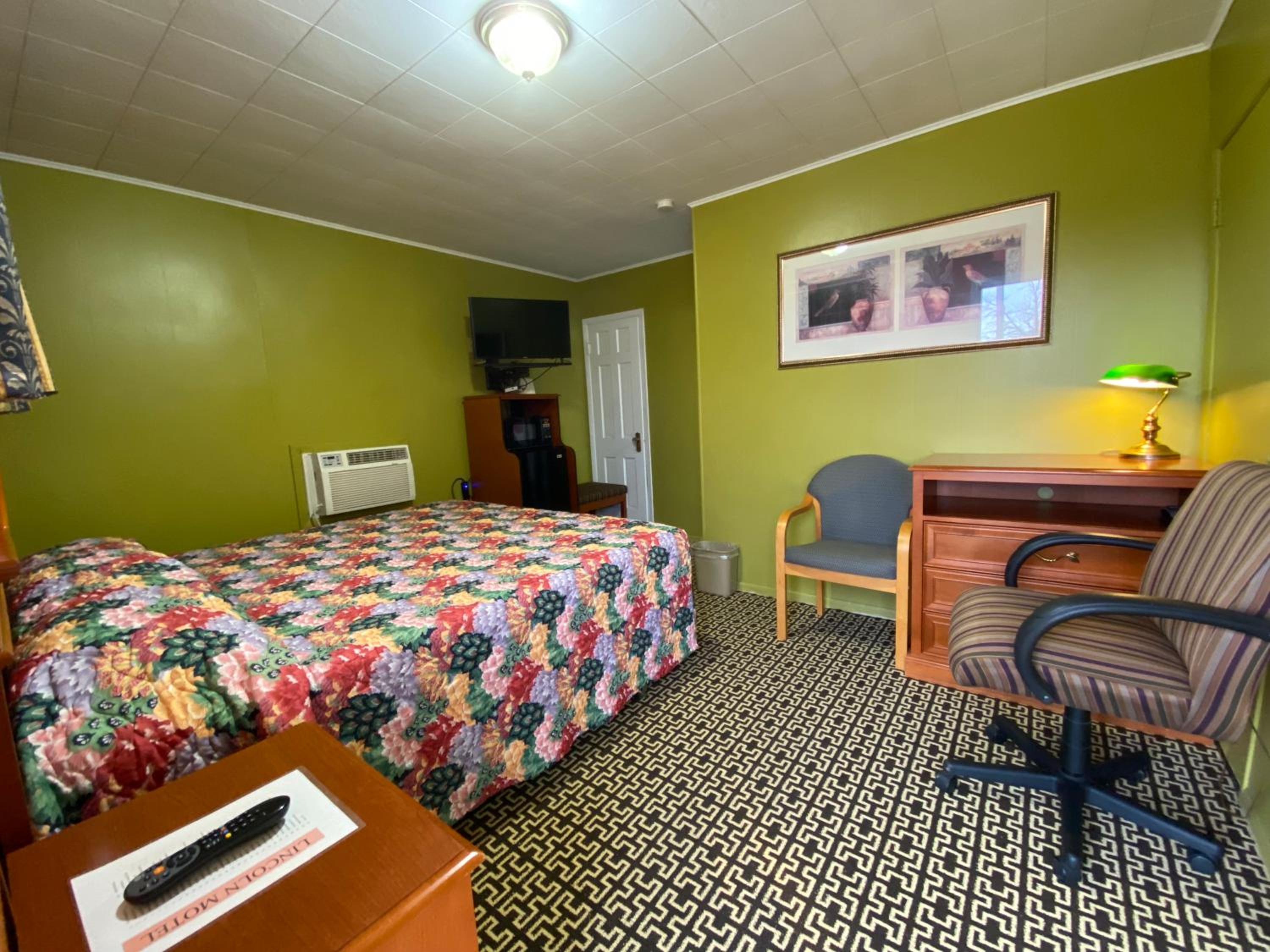 King Room - Non-Smoking photo 1
